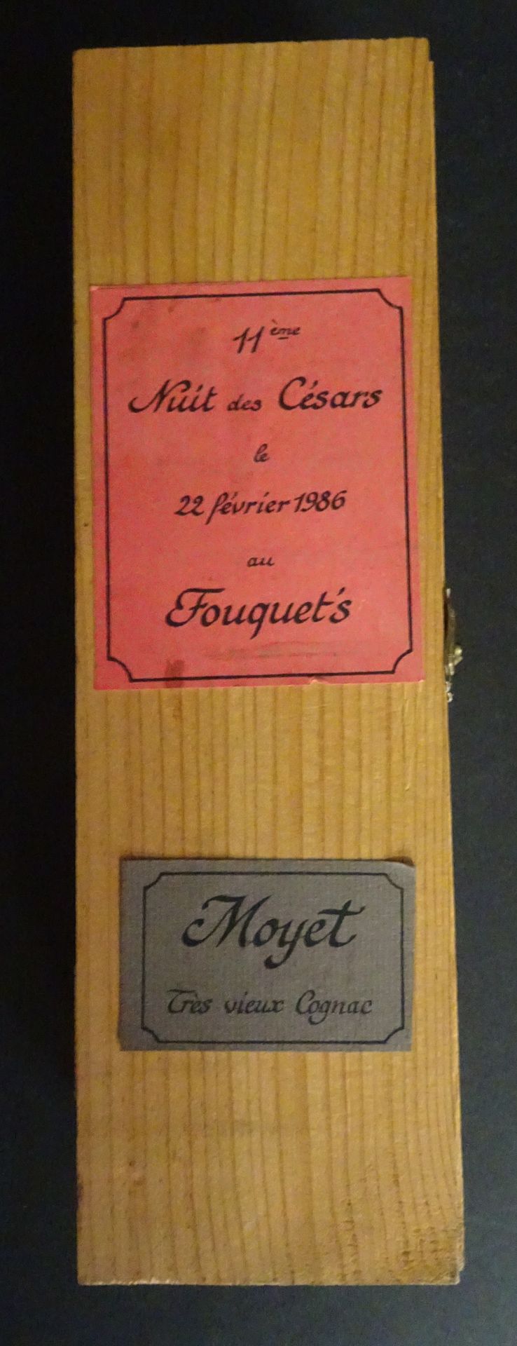Null 白兰地

Moyet，干邑的古董商。非常老的干邑，1982年，装在29号盒子里，1986年2月22日在Fouquet's为凯撒奖的第11个晚上特别提供&hellip;