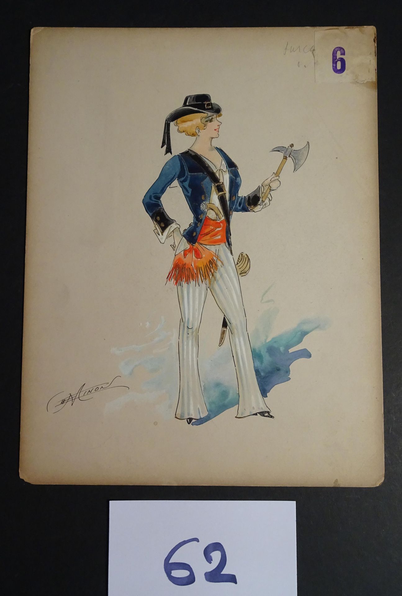 MINON 铭恩公司

"Surcouff" 约1880年。为一本杂志制作的服装模型。水彩水粉，印度墨水，已签名。32 x 25厘米。