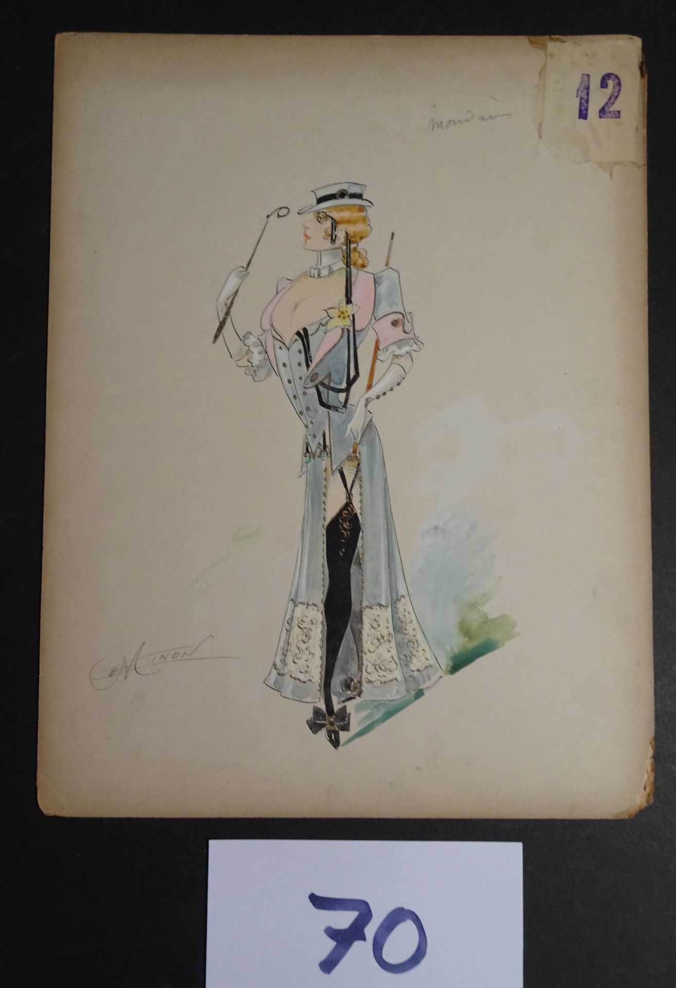 MINON 铭恩公司

"社会名流"，约1880年。为一本杂志制作的服装模型。水彩水粉，印度墨水，已签名。32 x 25厘米。