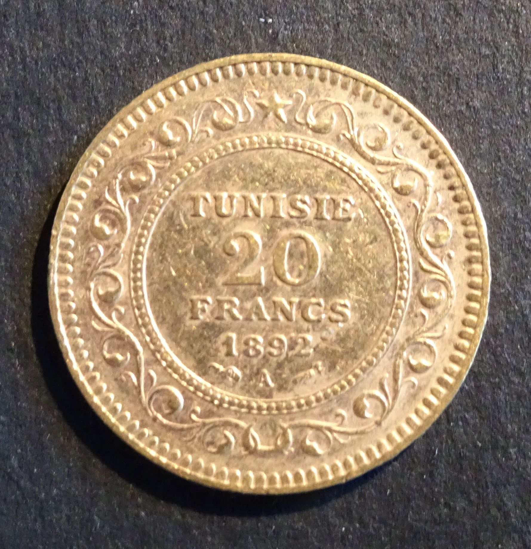 Null OR-Münze. Münze 20 Francs OR Tunesien, 1892.
Gewicht: 6,46 g.