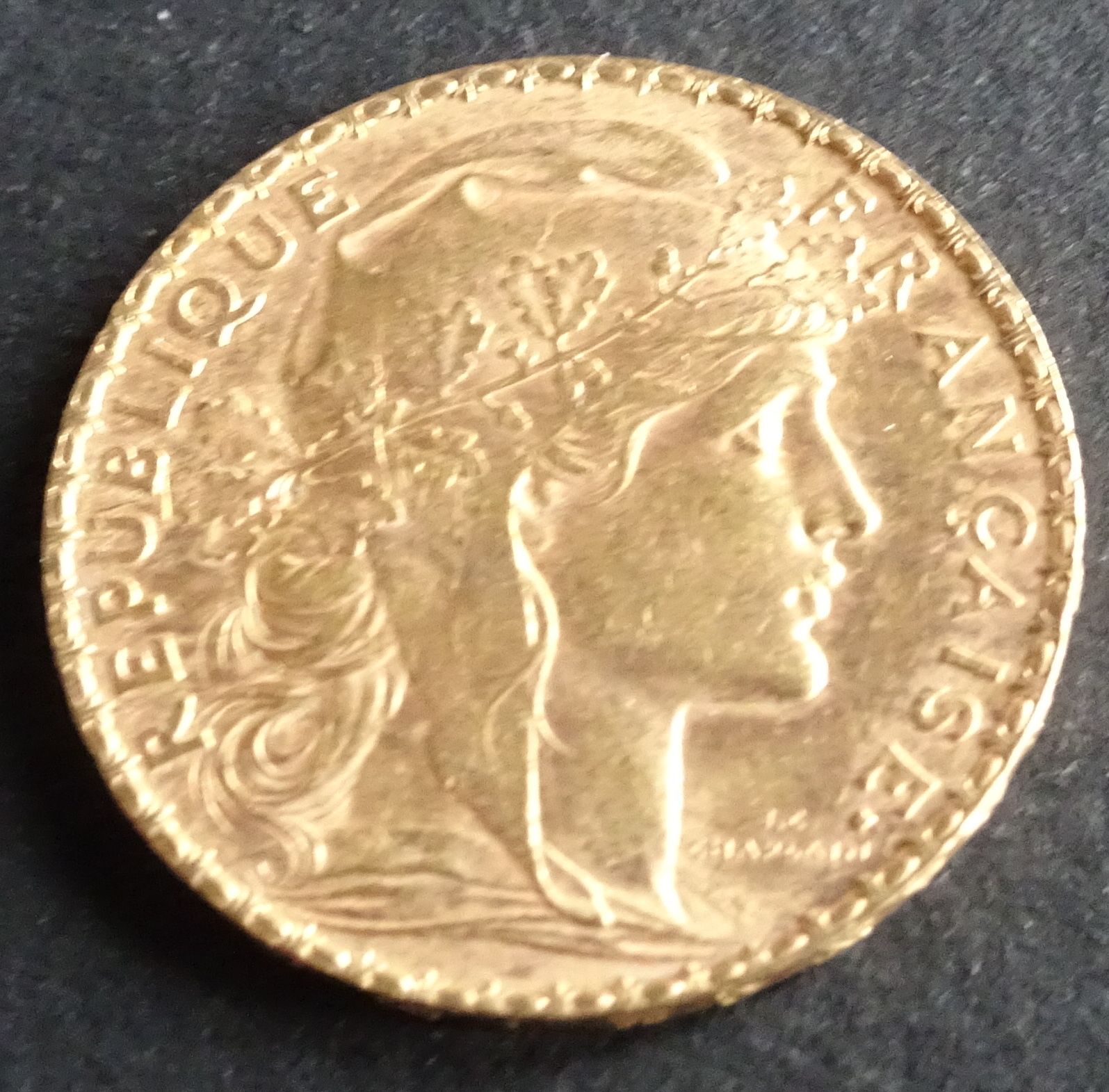 Null GOLD-Münze. 20-Franc-Goldmünze mit Hahn, 1903.
Gewicht: 6,47 g.
