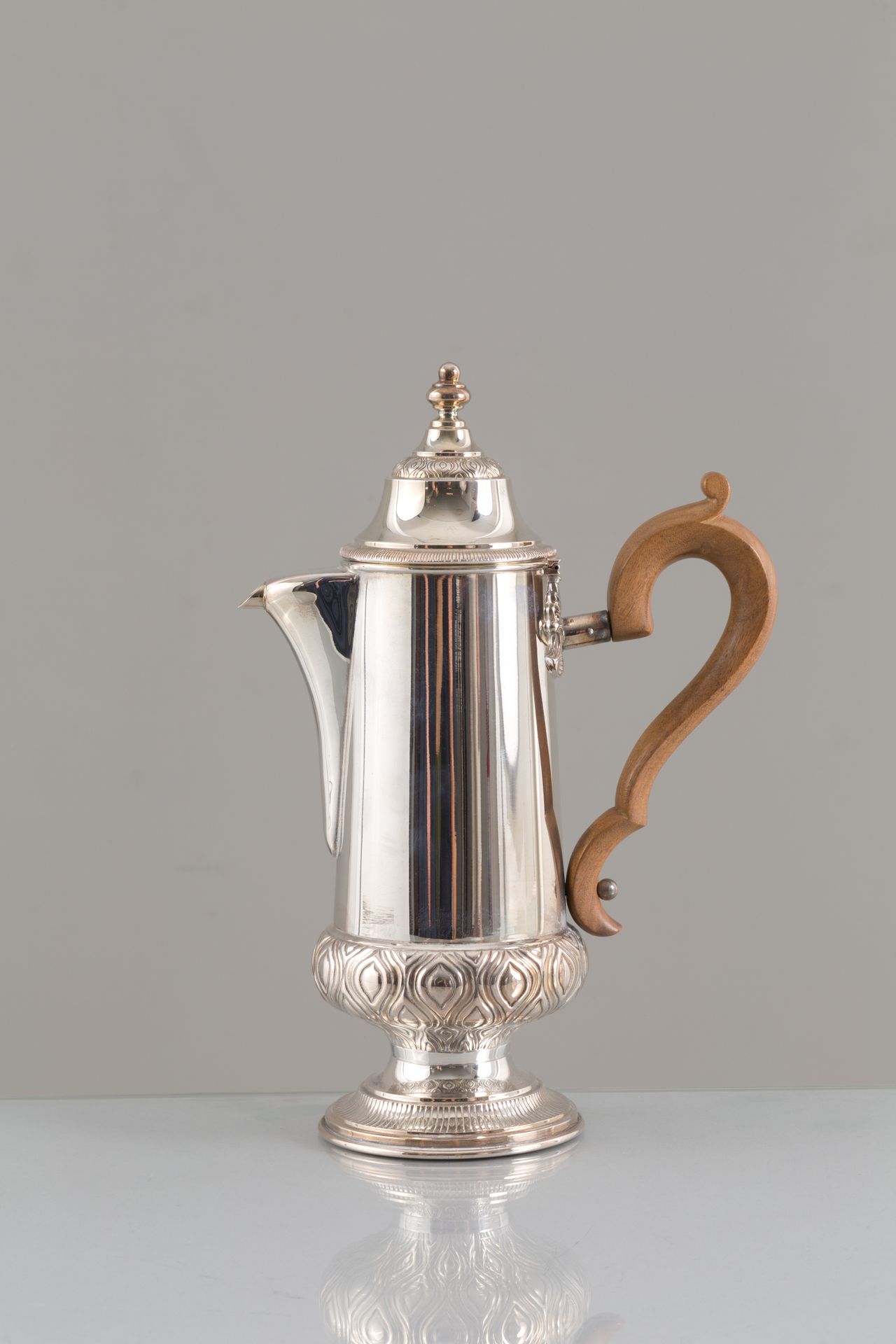 800 silver coffee maker, gr. 550 ca. 20th century Cafetière en argent du XIXe si&hellip;