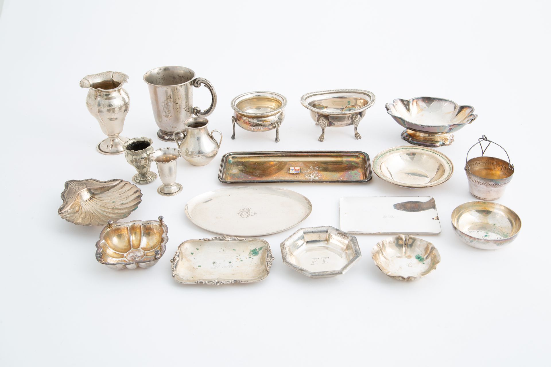 Nineteen 800 silver items, gr. 900 ca. Dix-neuf objets divers en argent 800, gr.&hellip;