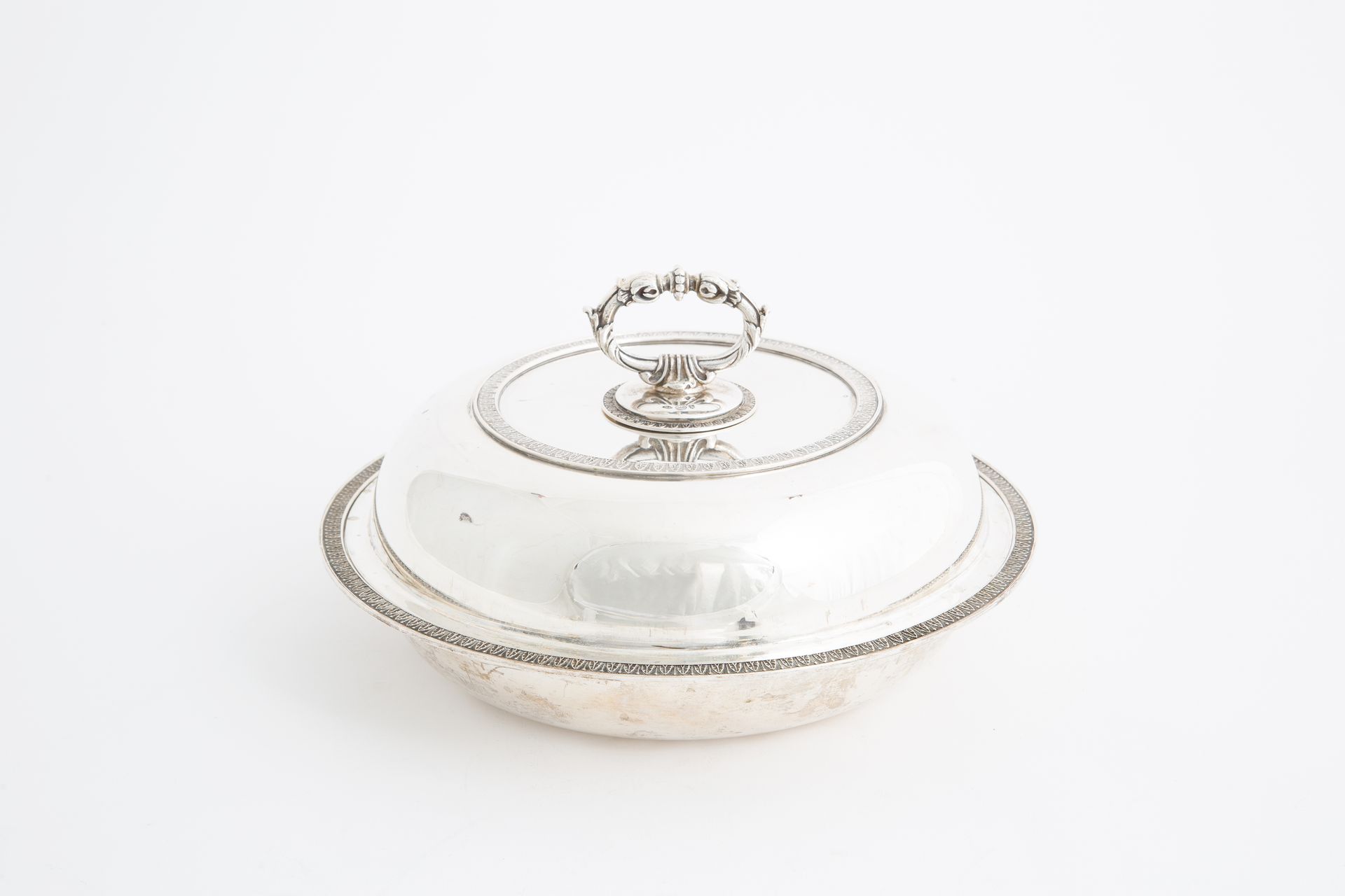 Silver lunchbox with lid, gr. 1050. 20th century Plat en argent sterling 800 cis&hellip;