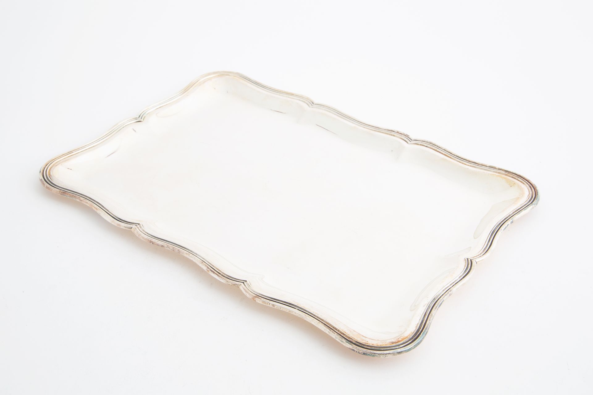 800 silver rectangular tray, gr. 1125 ca. 20th c. Plateau rectangulaire à bord p&hellip;