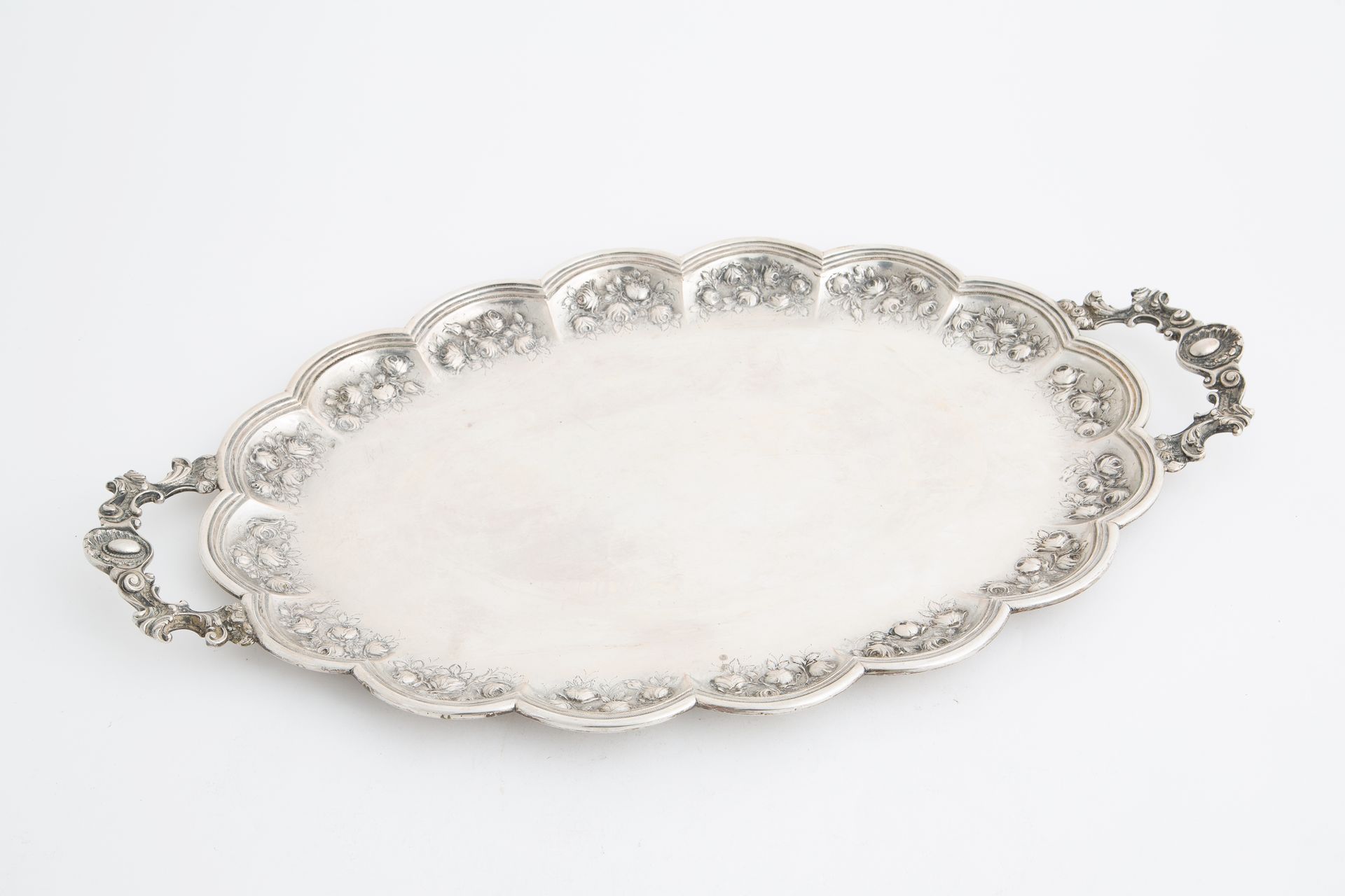 800 silver tray, gr. 2170 ca. Early 20th c. Plateau ovale en argent 800 avec poi&hellip;
