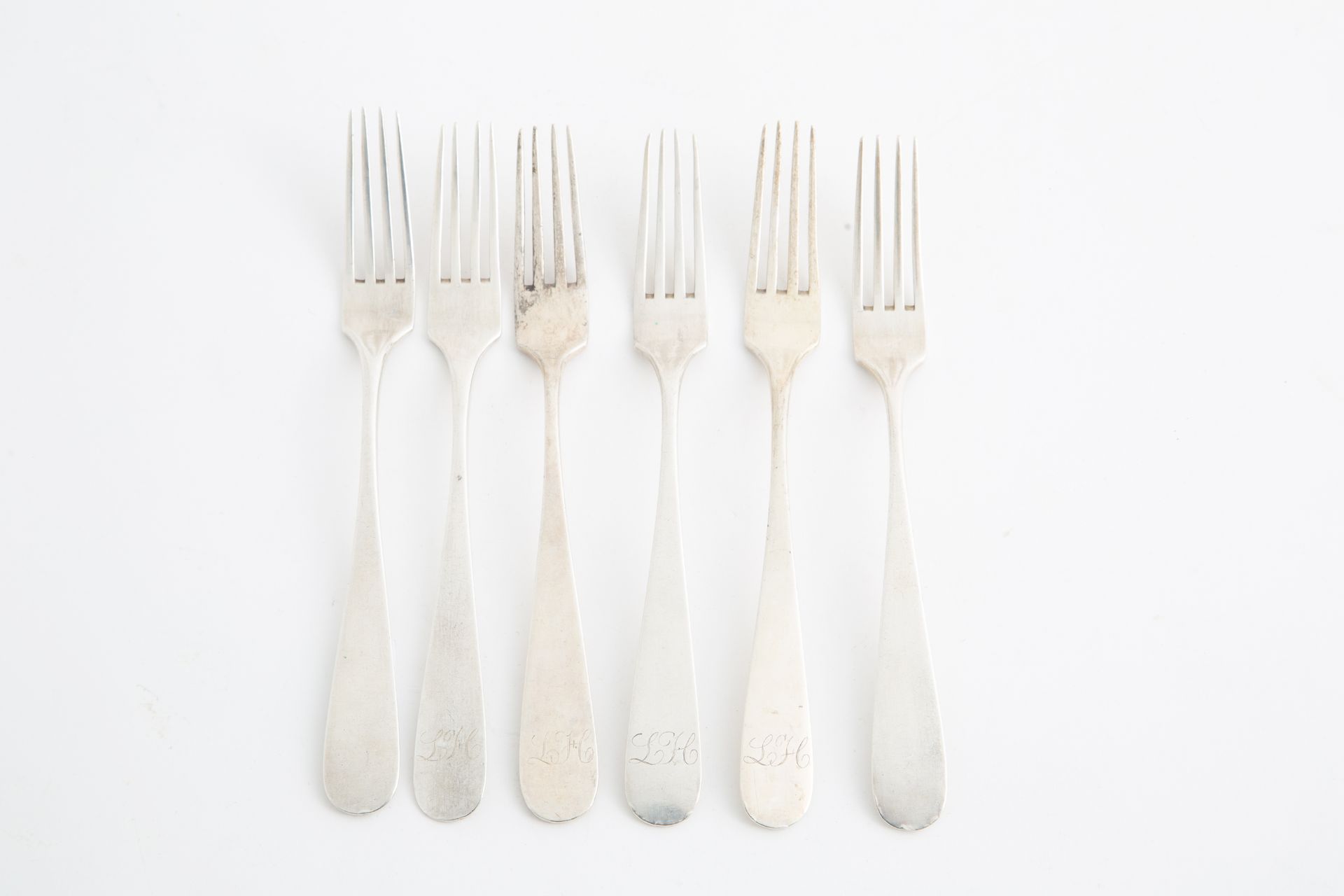 Six silver forks, gr. 315 ca. MILANO. 19th c. Six fourchettes en argent, gr. 315&hellip;