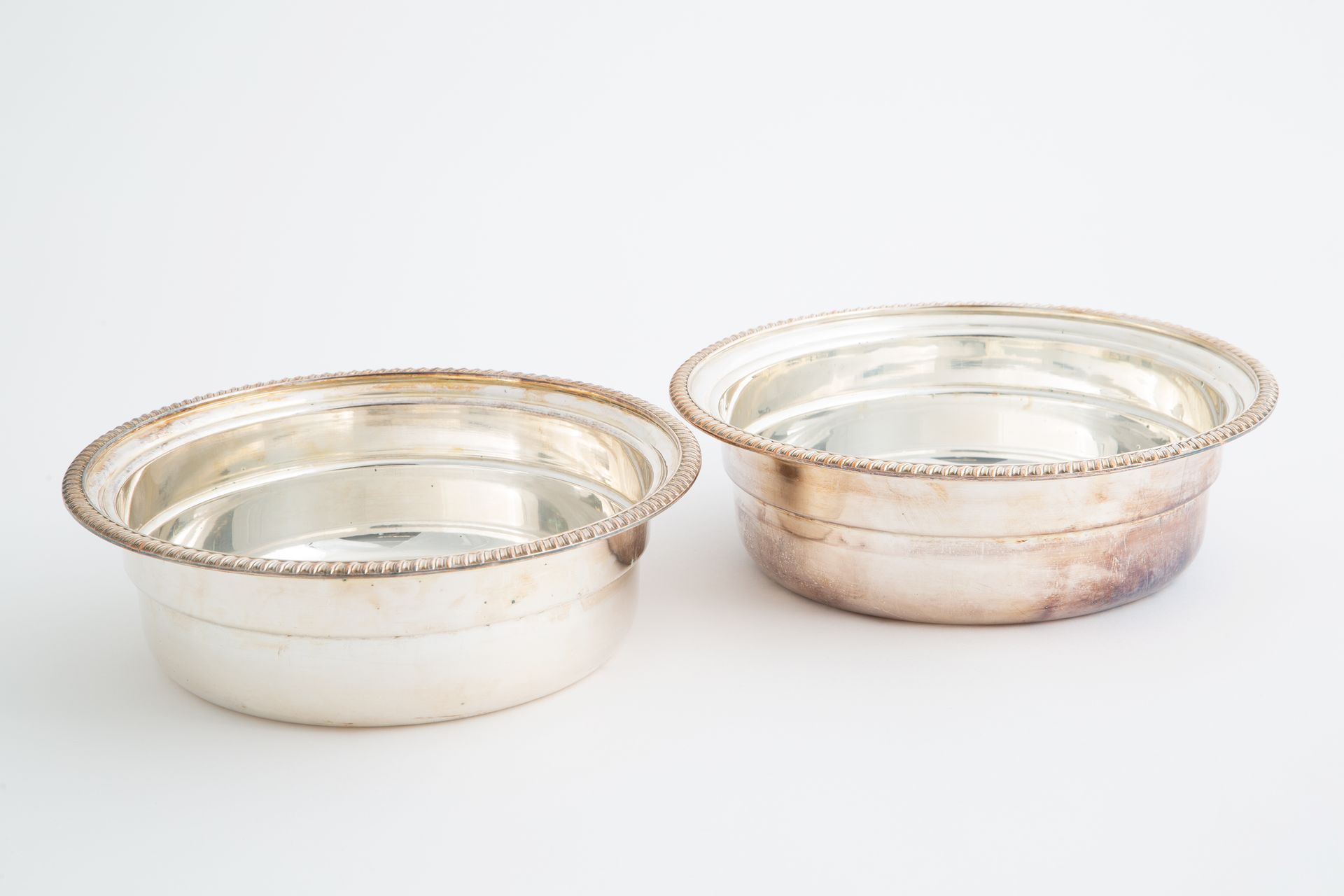 Two Sheffield silver bowls. 20th century Deux bols de Sheffield. Marqué sur le f&hellip;