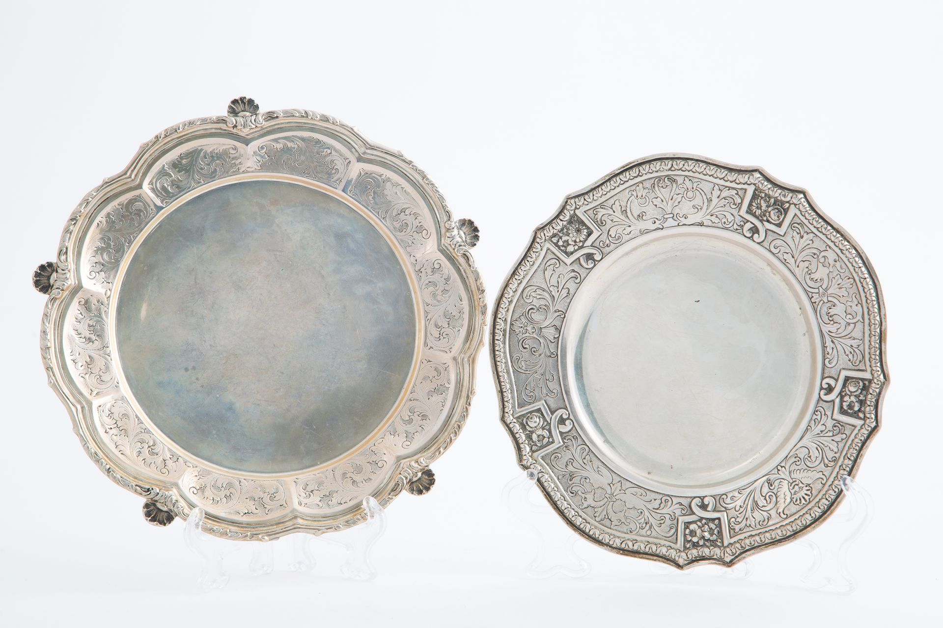 Two 800 silver plates, gr. 640 ca. 20th century Deux plats à bord polylobé en ar&hellip;