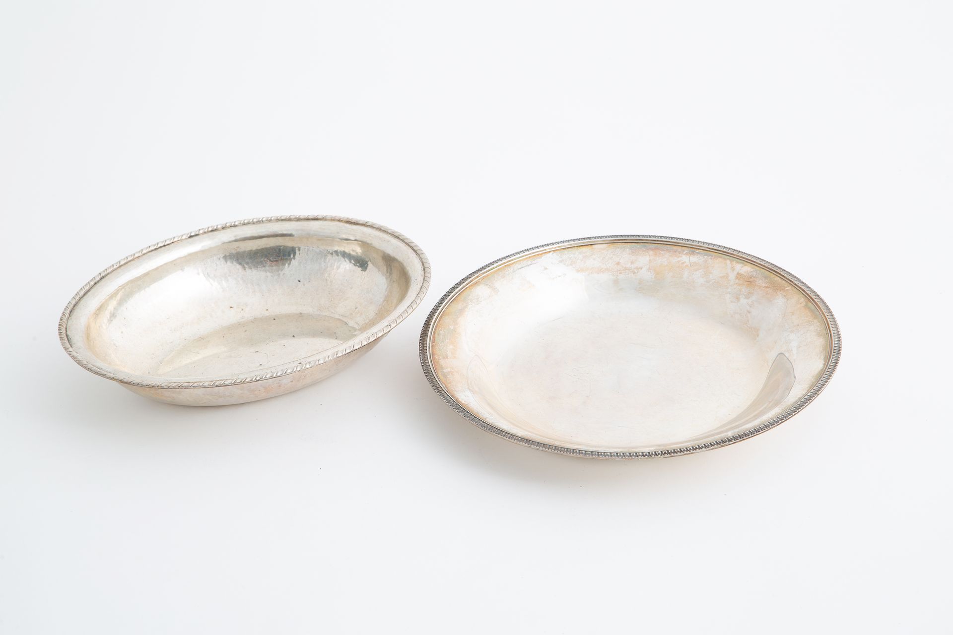 800 silver plate and bowl, gr. 480 ca. 20th c. Une assiette et un bol en argent &hellip;