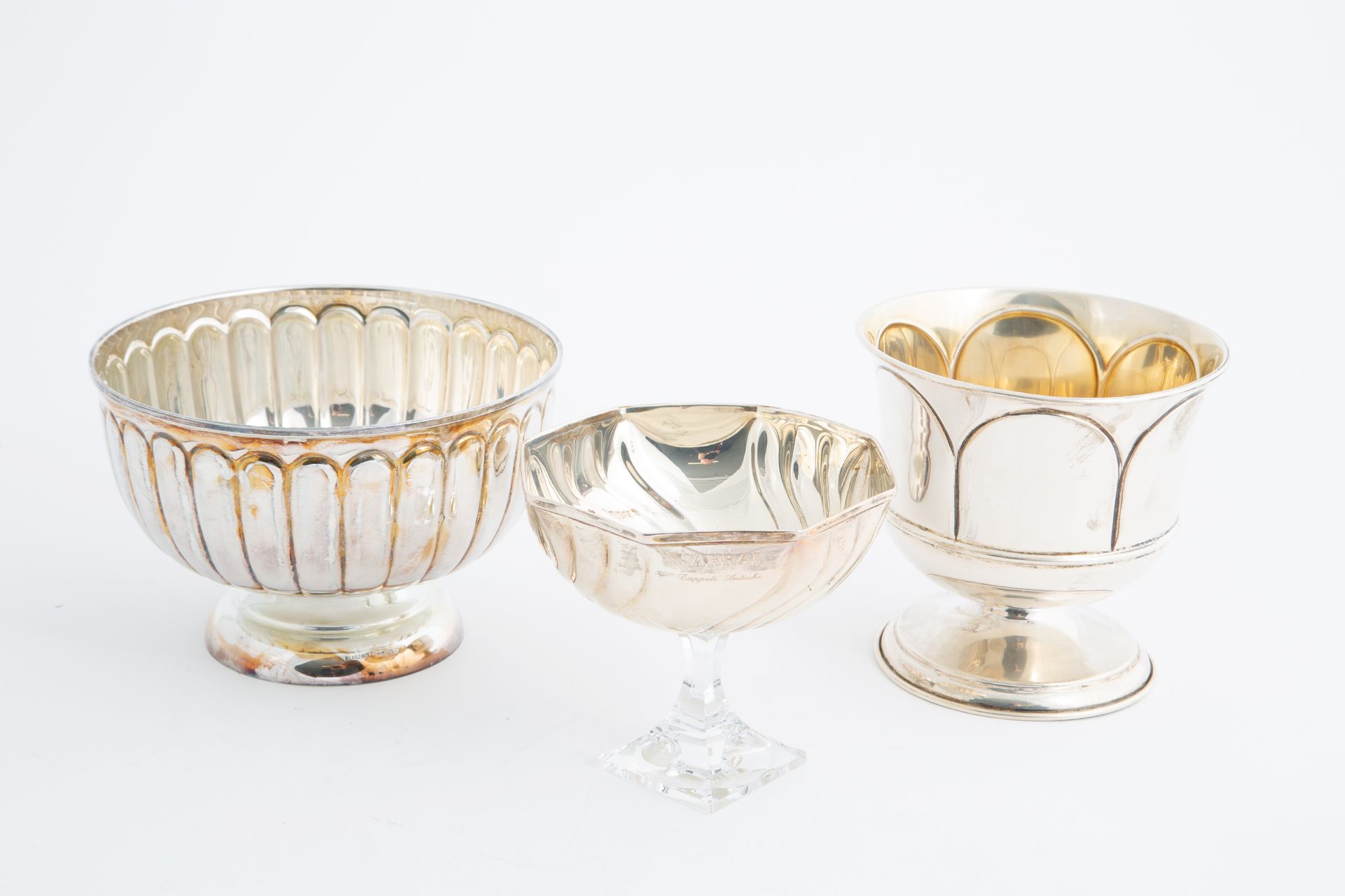 Three silver cups, gr. 740 ca. 20th century Trois coupes en argent pour 'Campion&hellip;