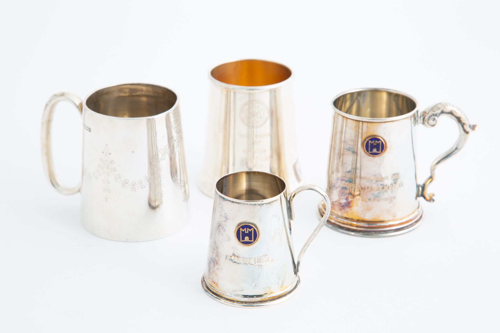 Four small 800 silver jugs, gr. 380 ca. 20th c. Quatre petites cruches en argent&hellip;