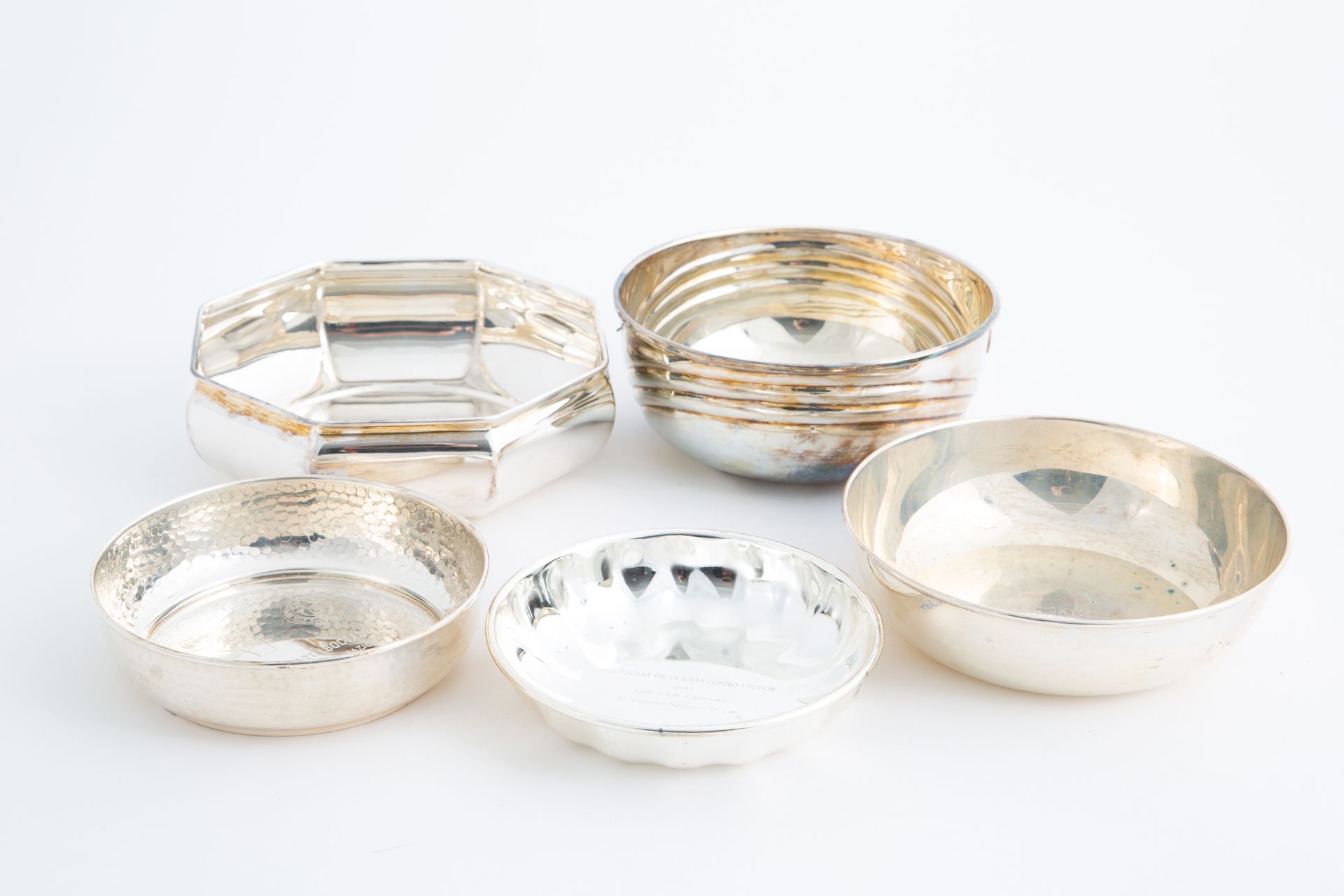 Five silver bowls, gr. 720 ca. Cinq coupes à trophée en argent, environ 720 g au&hellip;