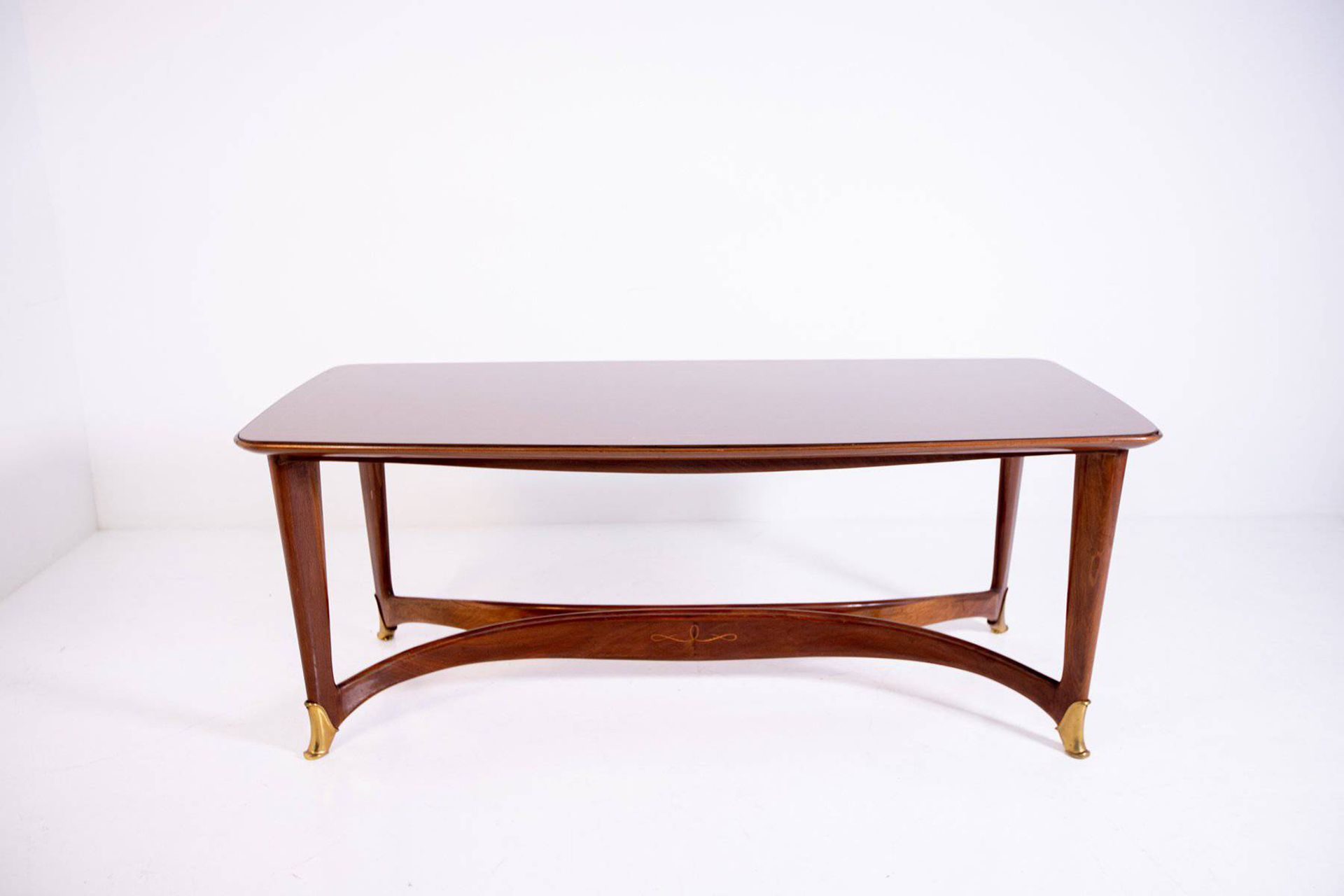 GUGLIELMO ULRICH. Wooden dining table. 1950s GUGLIELMO ULRICH（米兰，1904-1977）。一张胡桃&hellip;