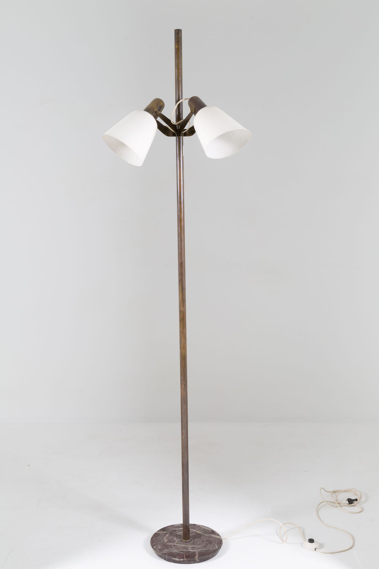 GINO SARFATTI. Brass floor lamp. ARTELUCE. 1950s GINO SARFATTI (Venise, 1912 - G&hellip;