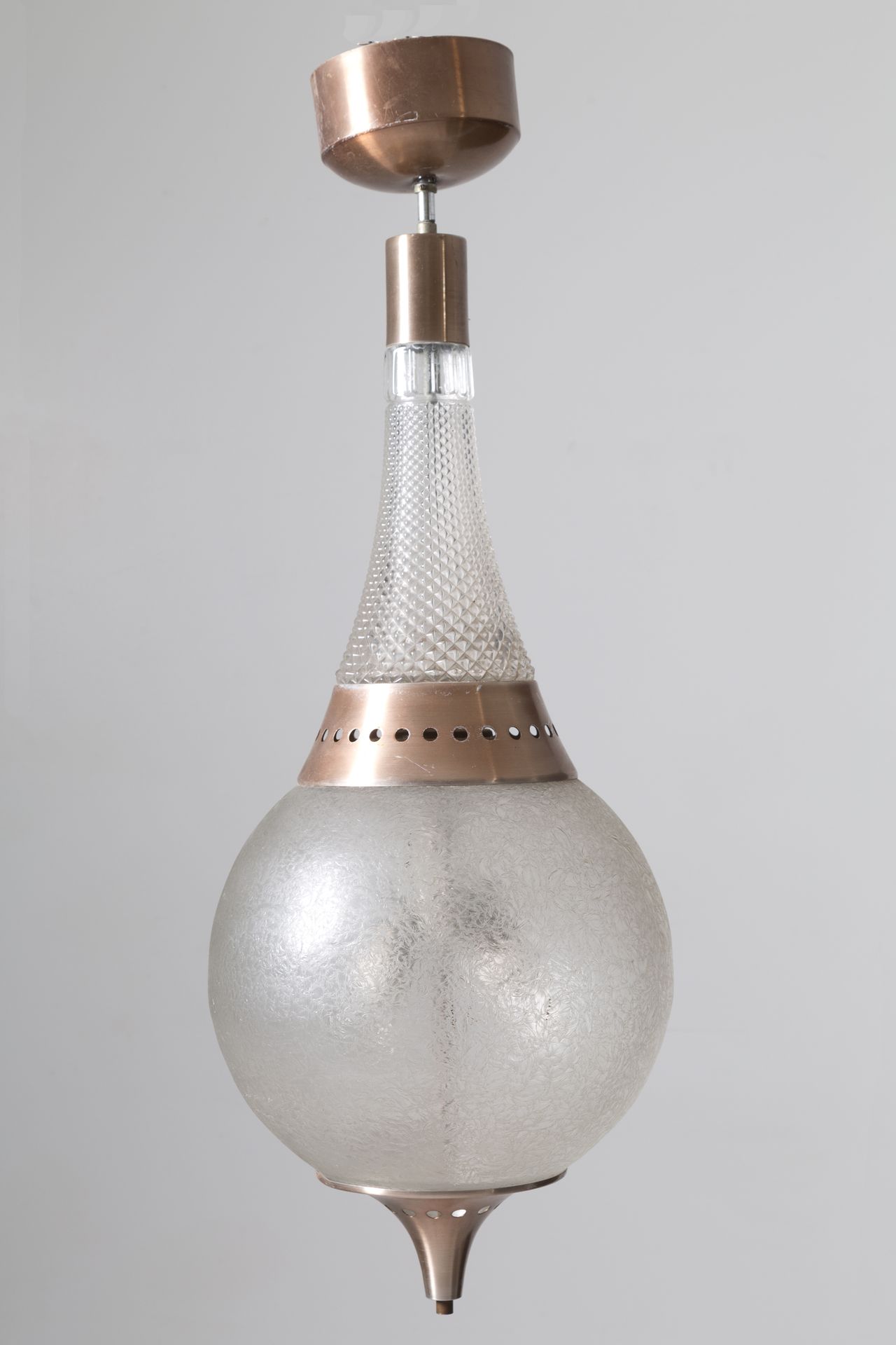 Crystal, glass and metal chandelier. Italy. 60s Lustre en cristal, métal et verr&hellip;