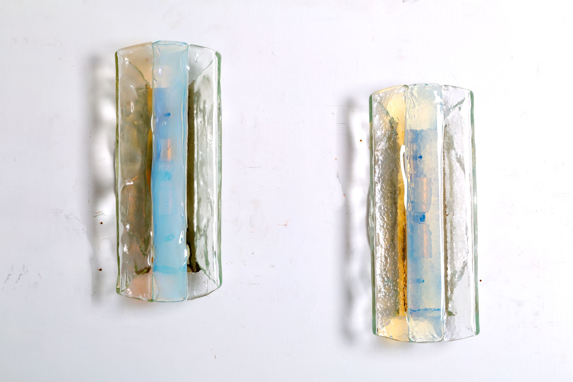 Two Murano glass sconces. MAZZEGA. 1960s Paire de lampes murales en verre de Mur&hellip;