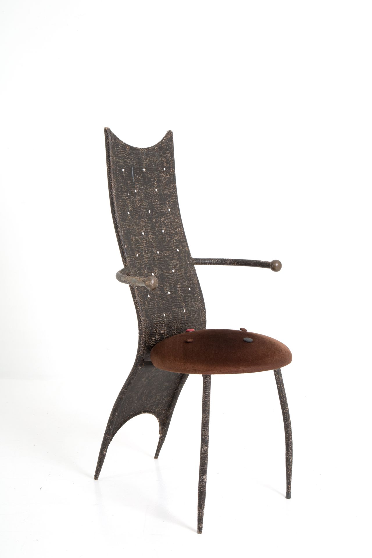 Iron and velvet chair. 20th century Chaise en fer avec siège en velours brun. Fa&hellip;