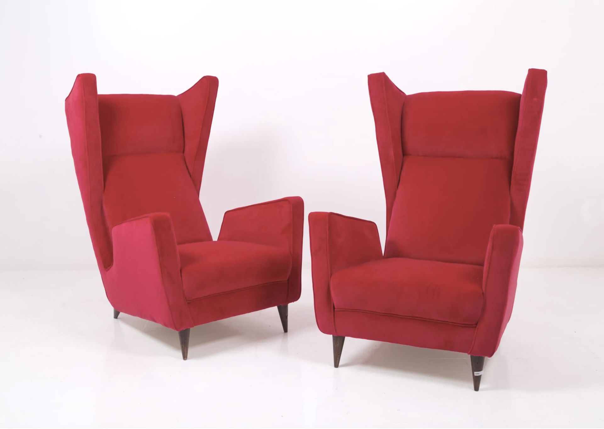 MARIO OREGLIA. Two red armchairs. 1940s 玛丽奥-奥雷利亚（Fossano，1916年-都灵，1989年）。一对红色扶手椅&hellip;