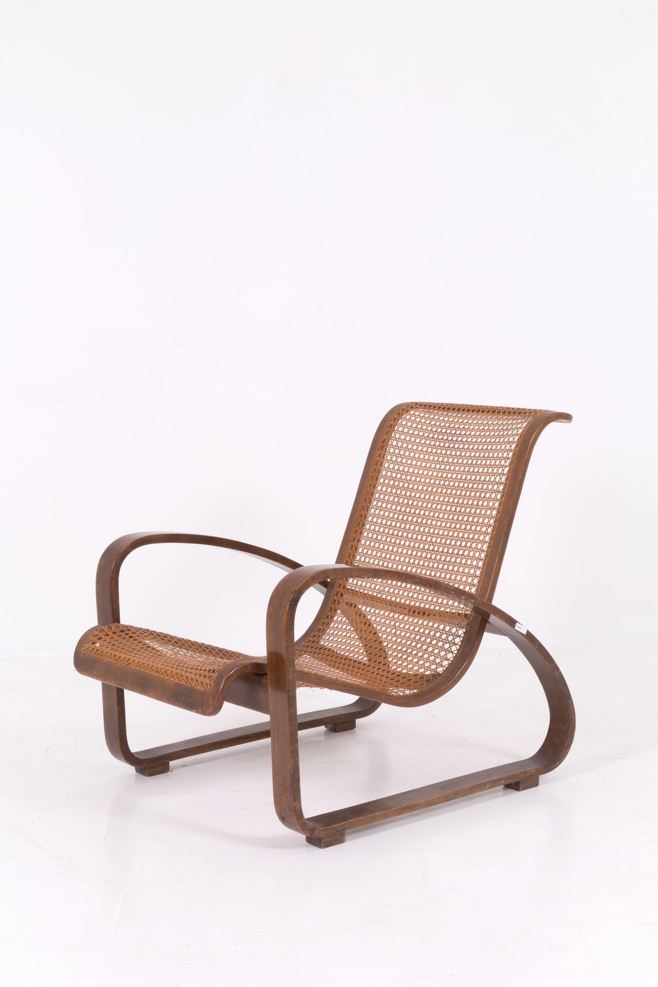 Decò chair in wood and Viennese straw. 1950s Chaise déco en bois de noyer et pai&hellip;