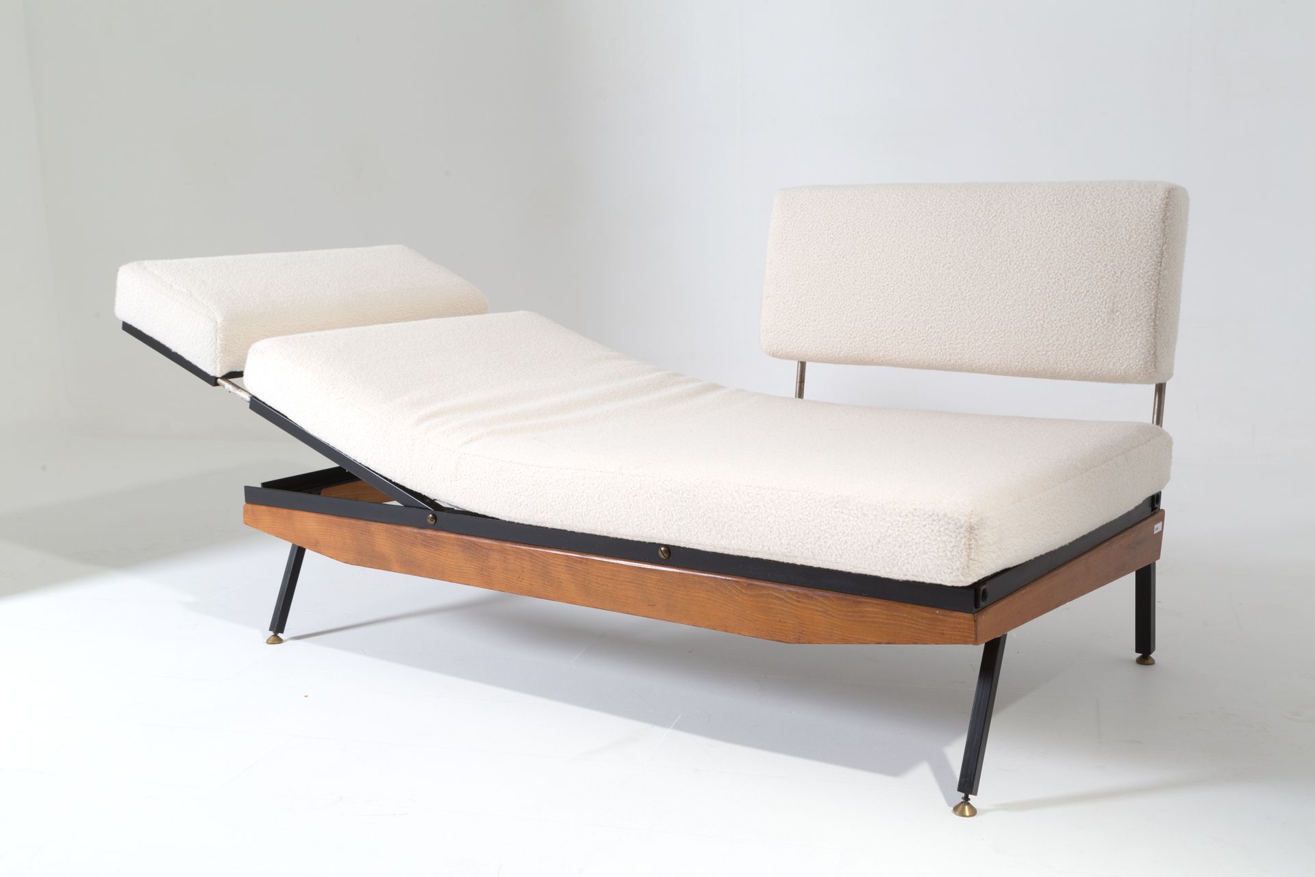 Modular wooden and iron sofa. GIGI RADICE. 1950s Canapé multifonctionnel en bois&hellip;