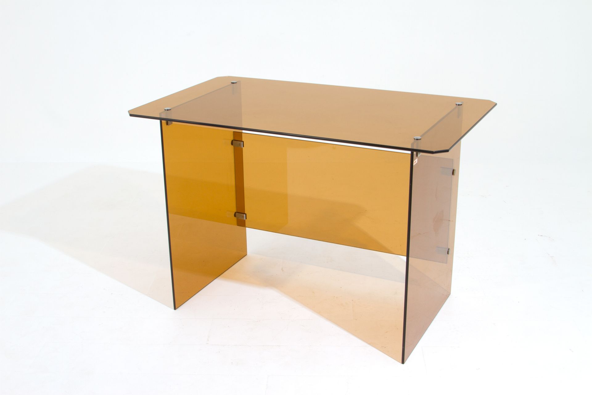 Brass writing desk. GALLOTTI E RADICE. 1970s Desk in yellow smoked glass and bra&hellip;