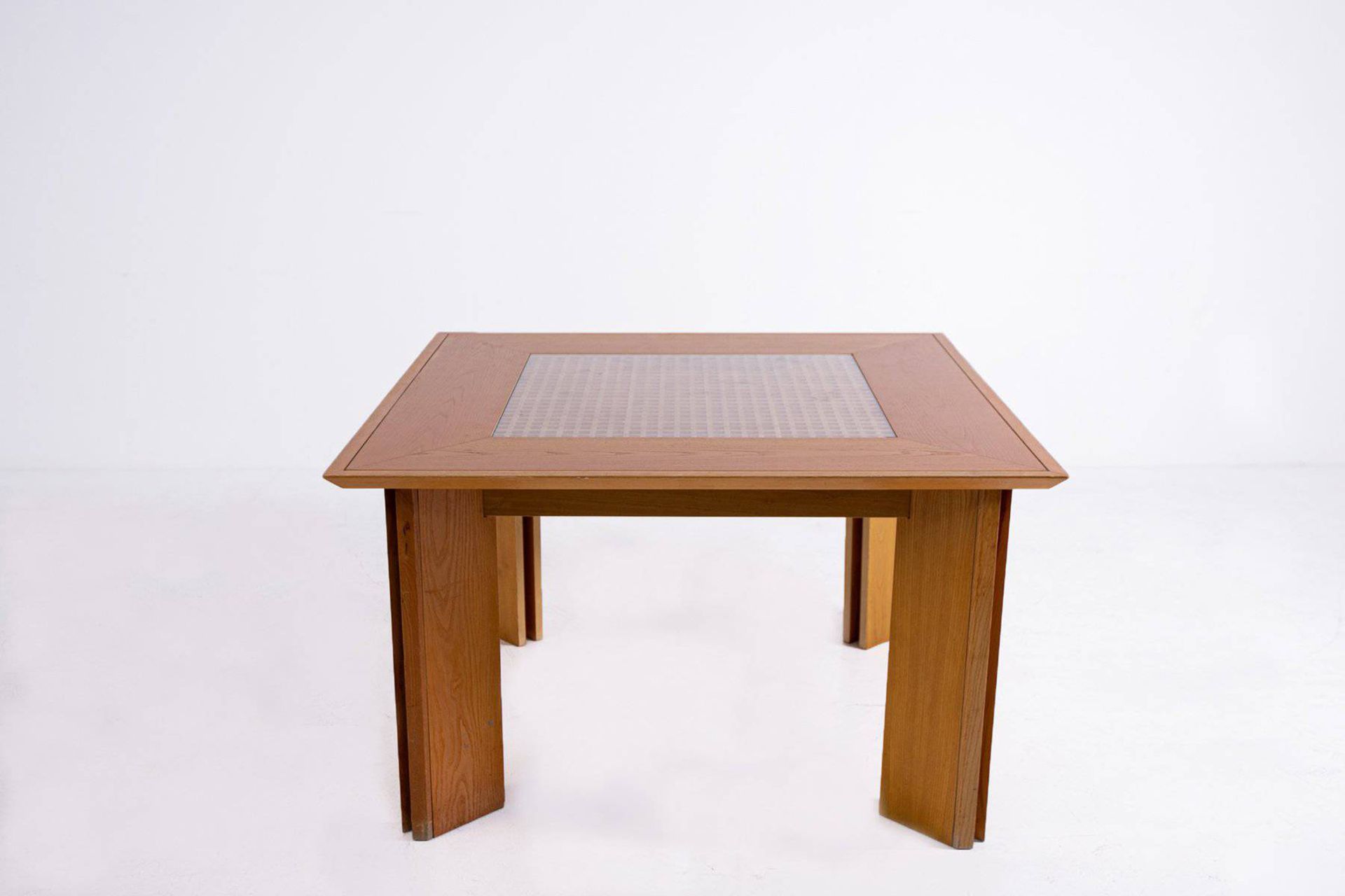 GIGI SABADIN. Wooden table. 1960s GIGI SABADIN. Mesa cuadrada de madera finament&hellip;