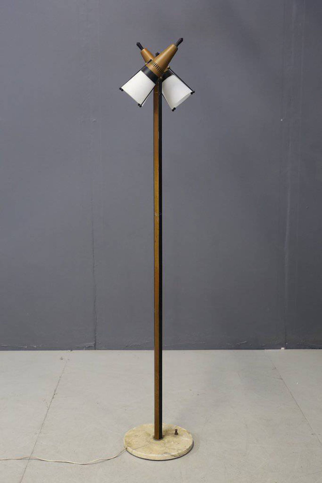 Floor aluminium and brass lamp by CHIARINI. 1950 Lampada da terra in ottone, all&hellip;