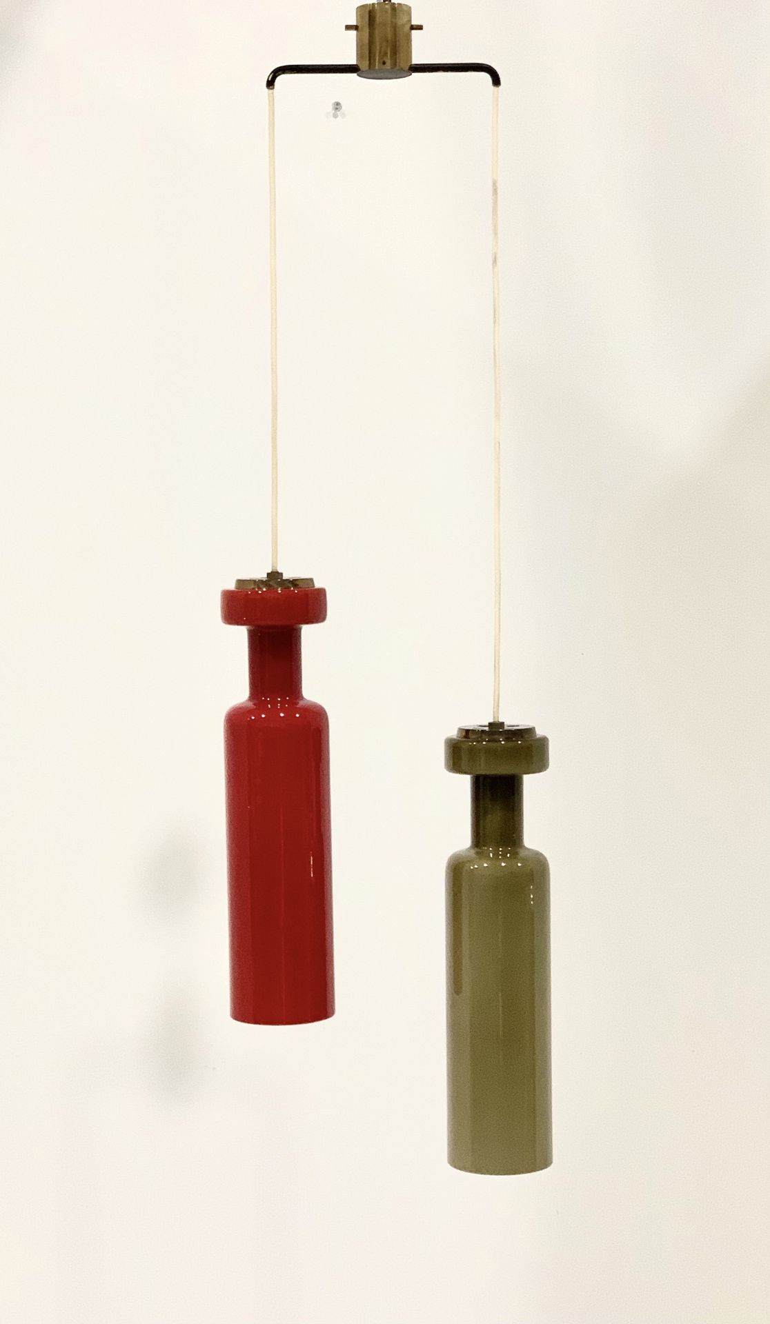 STILNOVO. Murano glass chandelier. 1960s Lustre en verre de Murano rouge et vert&hellip;