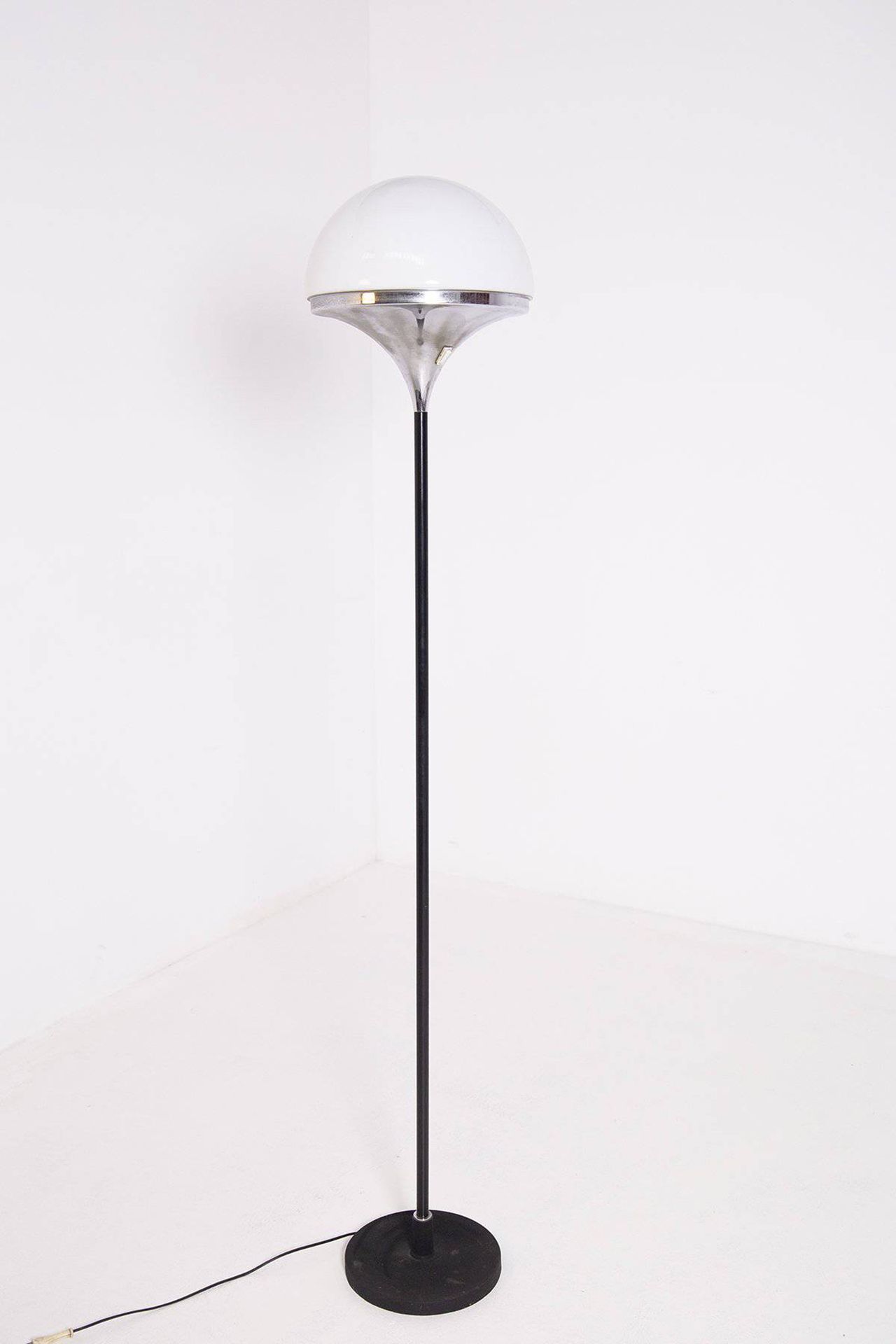 STILNOVO. Floor Lamp in iron, steel and glass STILNOVO. Lampe de plafond en fer,&hellip;