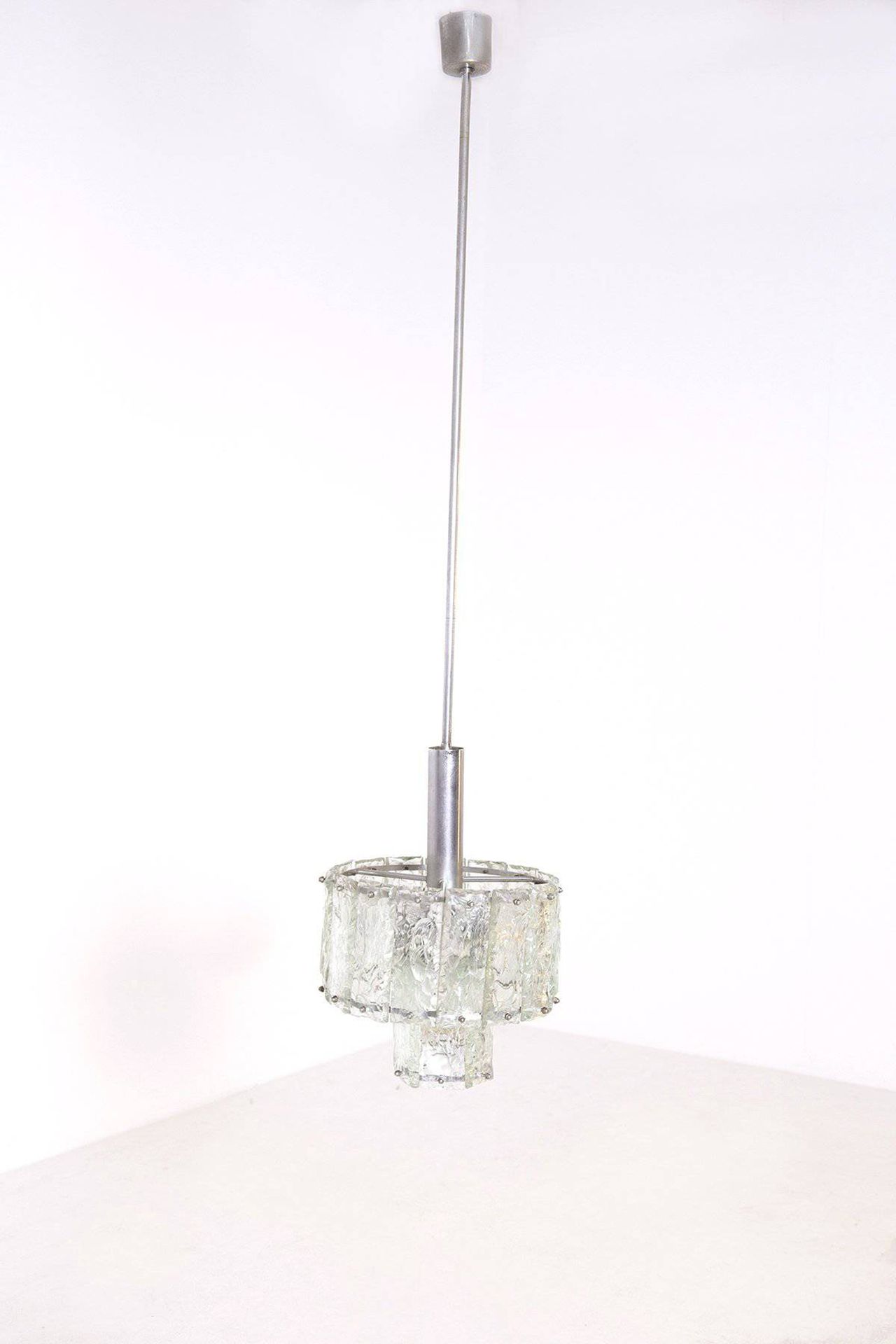 Italian brass and glass pendant. 1960s Lustre à sept lumières en laiton nickelé &hellip;