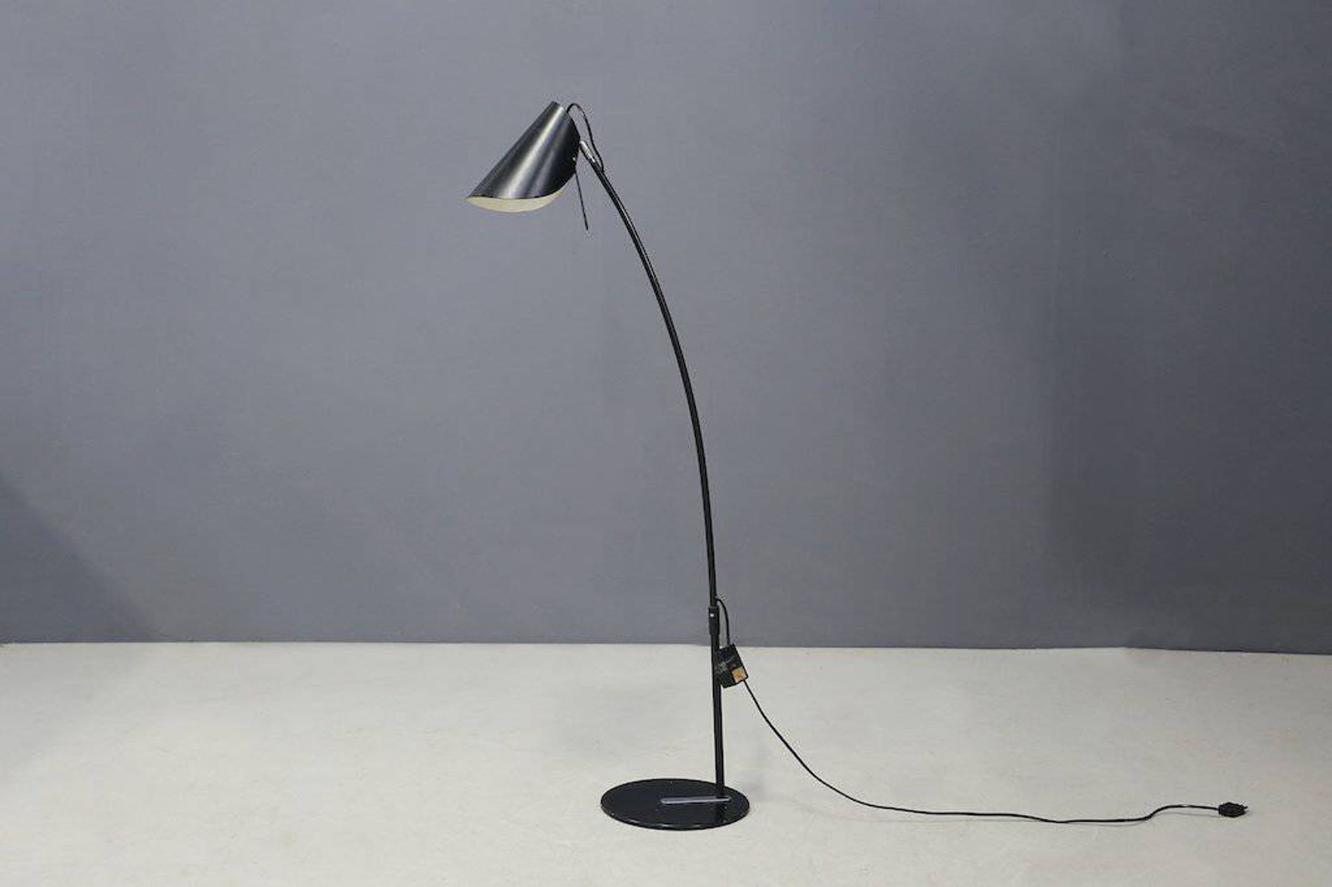 Iron and aluminium lamp. Italy. 1950-60s Lampadaire en fer et aluminium. Fabrica&hellip;