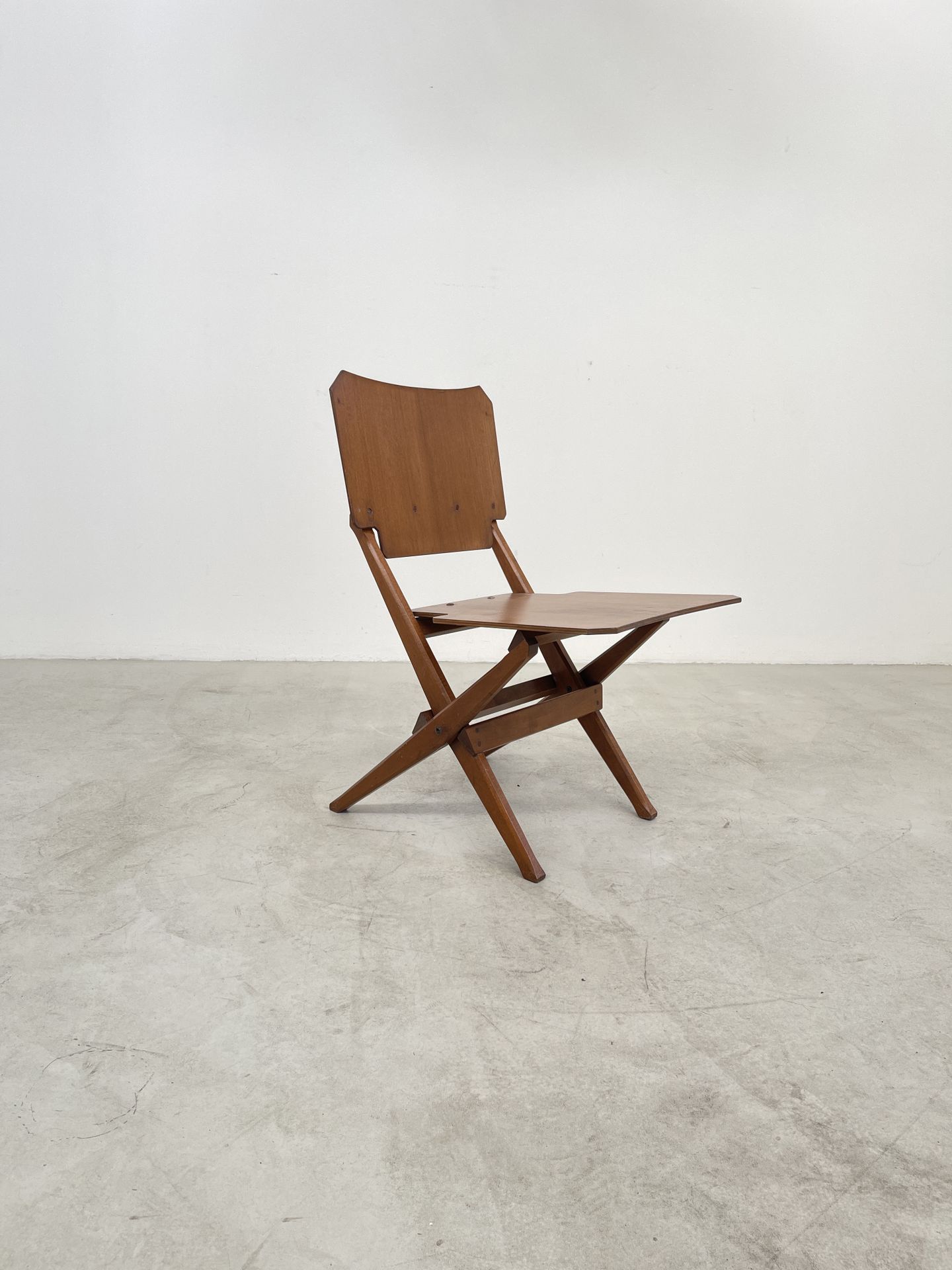 F. ALBINI. Chair in wood. POGGI PAVIA FRANCO ALBINI (Robbiate, 1905 - Milan, 197&hellip;