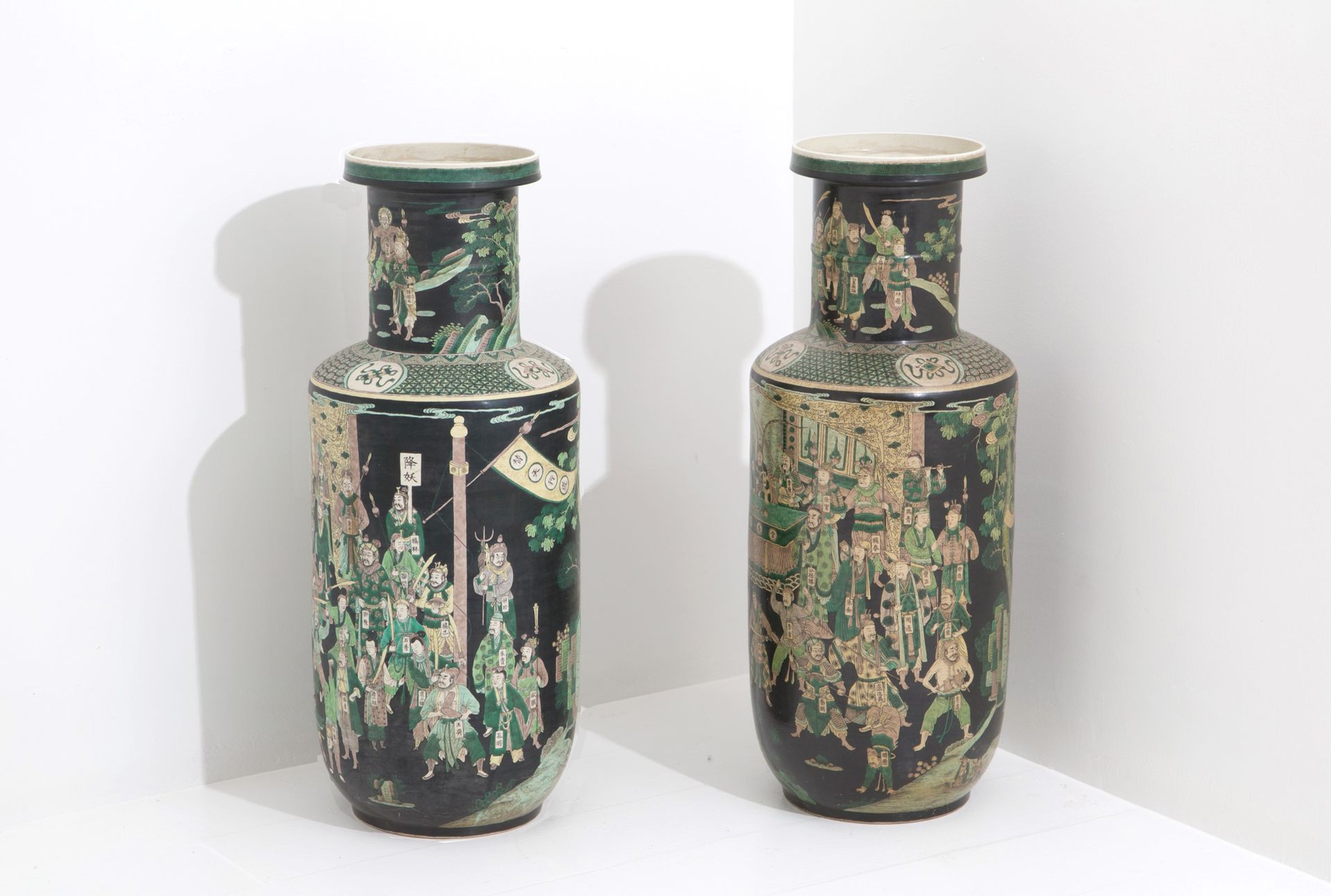 Pair of big vases Pair of large black family porcelain vases depicting "BATTLE".&hellip;