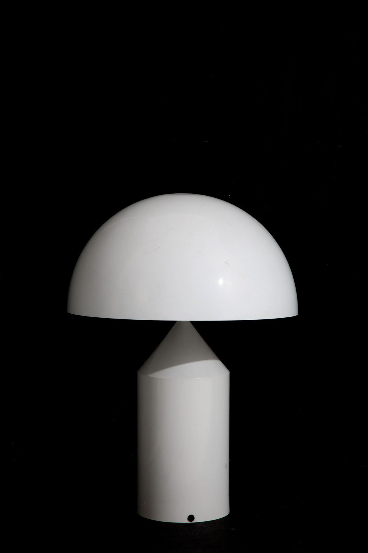 VICO MAGISTRETTI. Atollo lamp. OLUCE's production 白色搪瓷金属台灯模型Atollo。OLUCE生产。20世纪7&hellip;