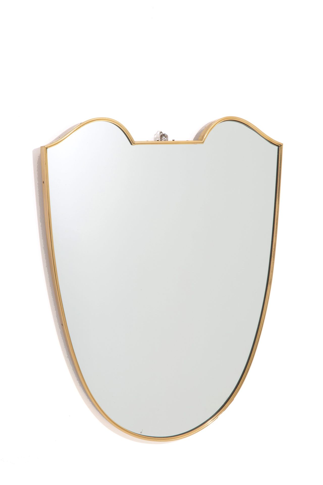 MIRROR Espejo con escudo de latón. 1950s. 72,5x54x2,5 cm aprox.