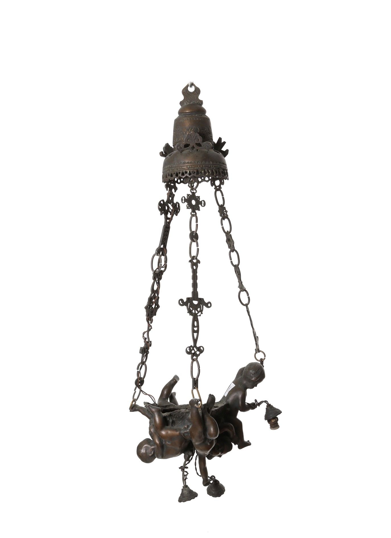 Bronze chandelier 带有普提的青铜吊灯。20世纪初。缺陷和缺失。高约96厘米。