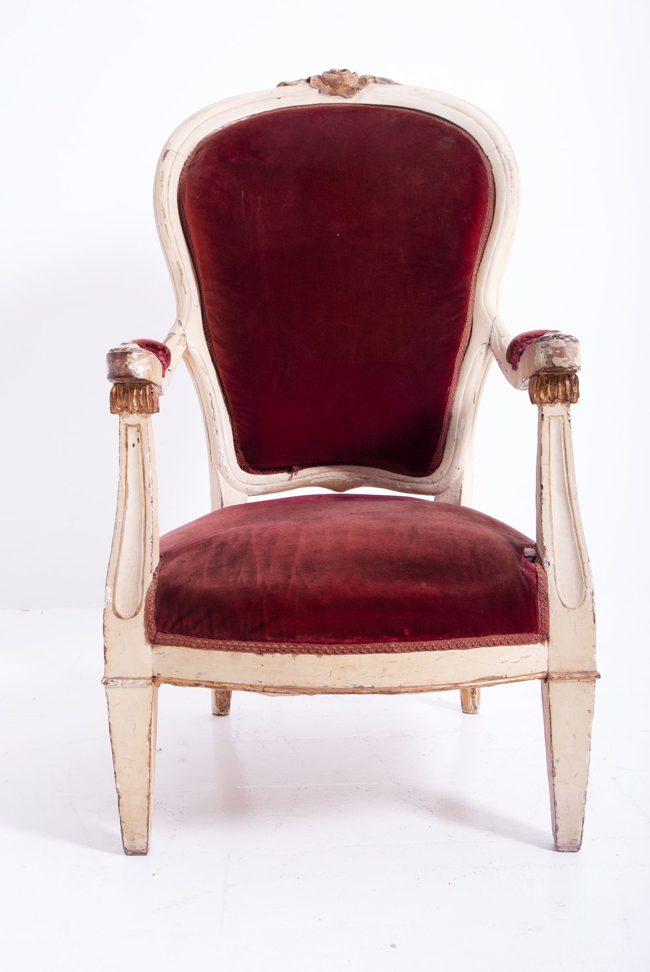 Armchair in lacquered wood 漆面木质扶手椅，内衬红色天鹅绒。热那亚。路易-菲利普时期。缺陷。
