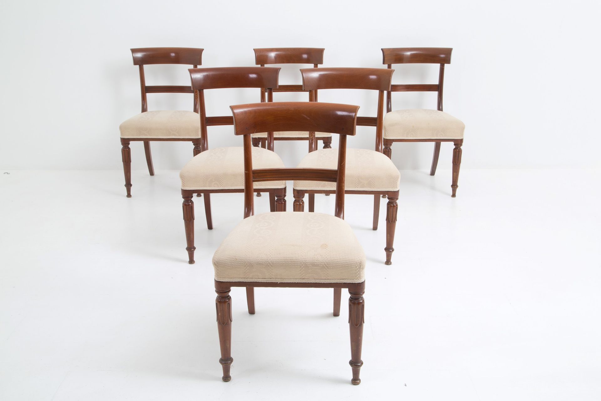 Six chairs Six chaises en acajou. Angleterre. Milieu du XIXe siècle.