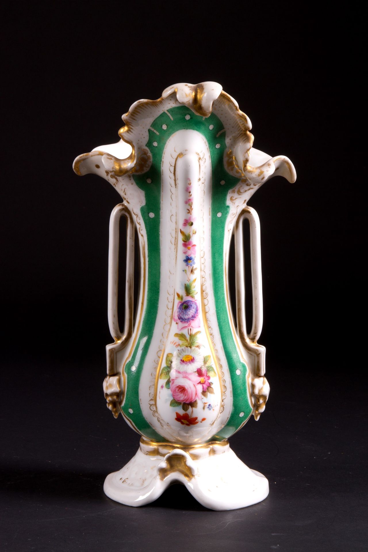 Porcelain jar White porcelain vase with polychrome floral decorations. 19th cent&hellip;