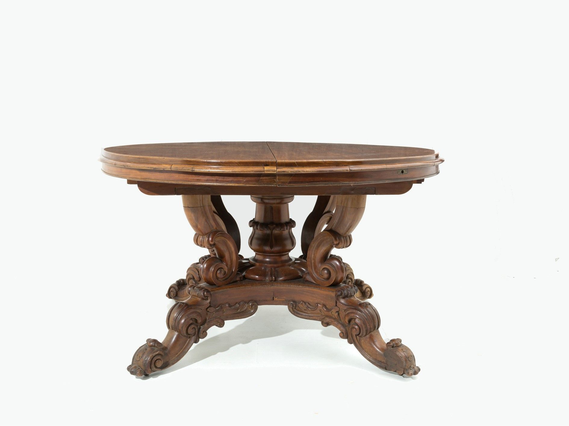 Extendable basket table 红木篮子圆桌，顶部可延伸。19世纪。包括两个延长线（每个长度约31厘米）。高79厘米左右。