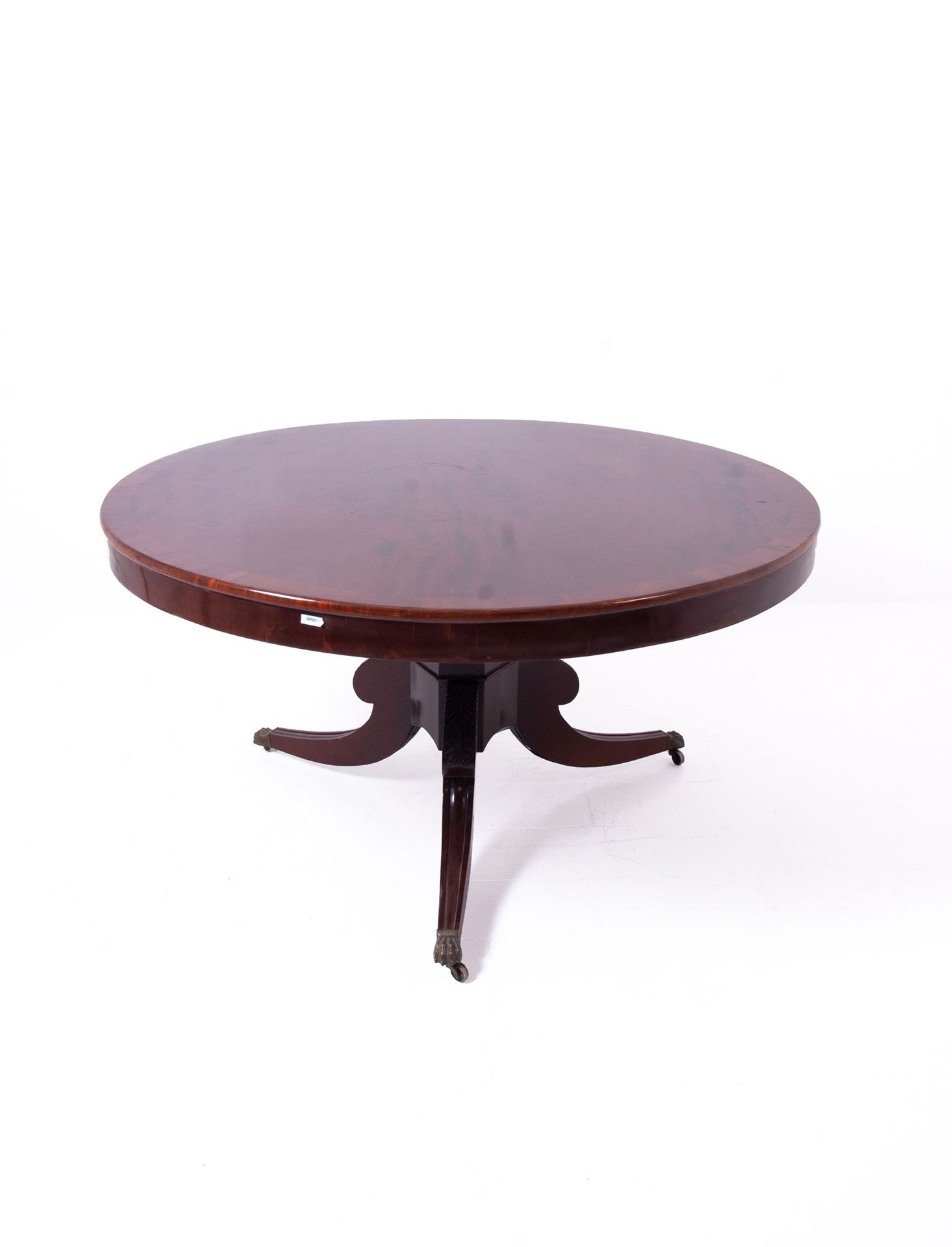 Round table 桃花心木羽毛圆桌，位于中央立柱和四方形底座上。英国。19世纪初。74x138厘米左右。