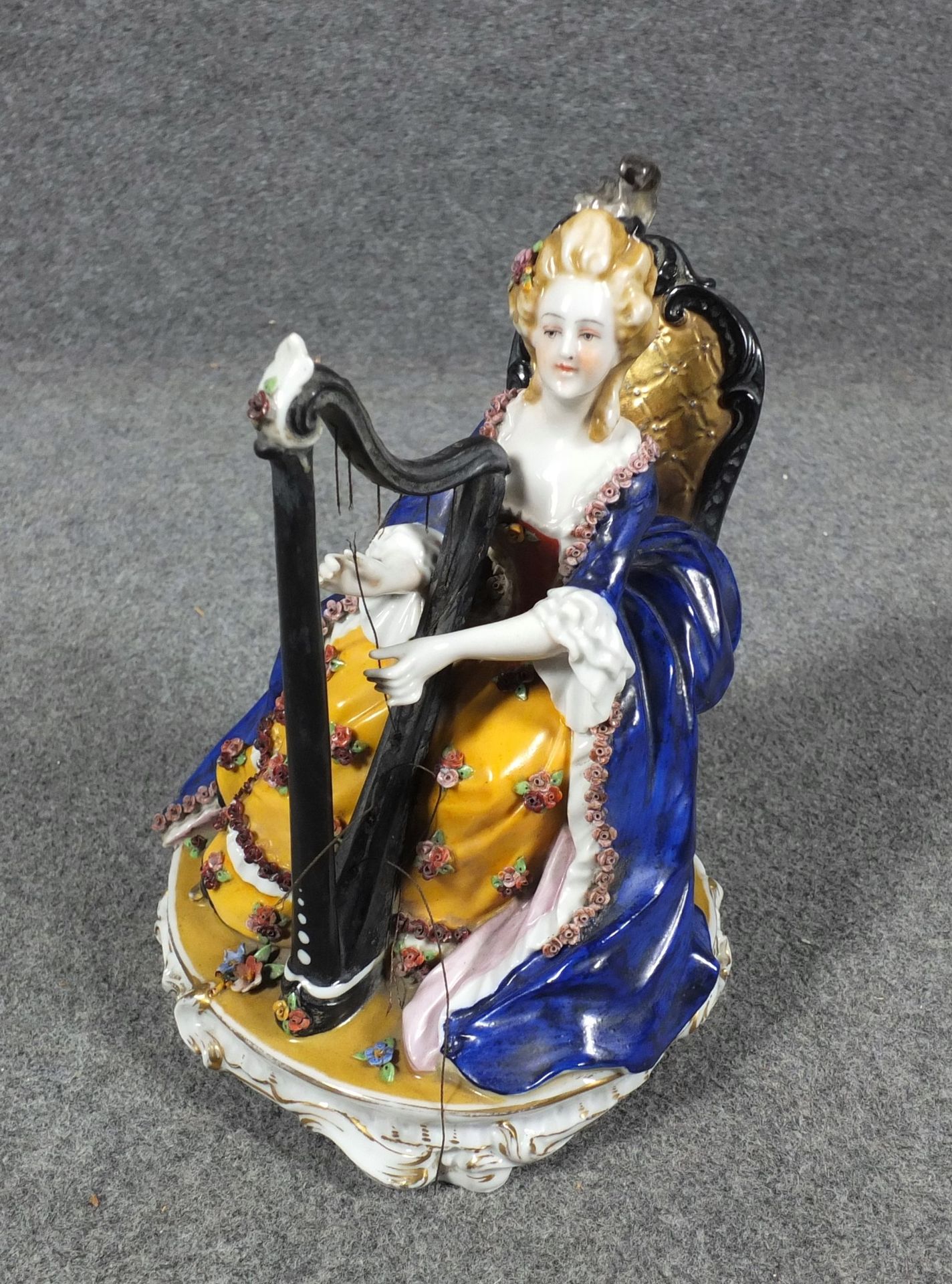 Statuetta ''SUONATRICE D'ARPA'' Porcelain statuette depicting ''SUONATRICE D'ARP&hellip;