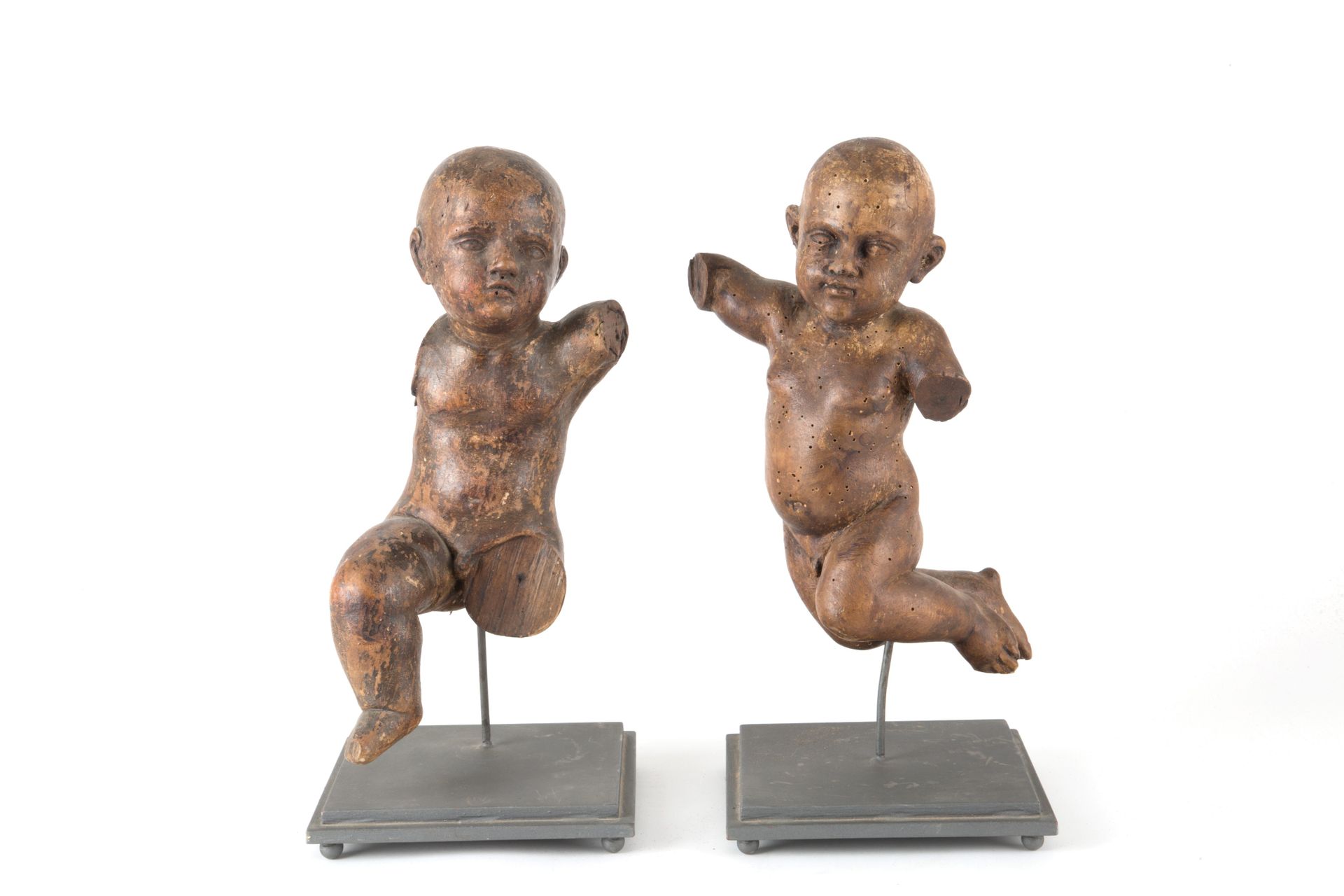 Pair of "PUTTI" sculptures Paire de sculptures en bois représentant "PUTTI". Bas&hellip;