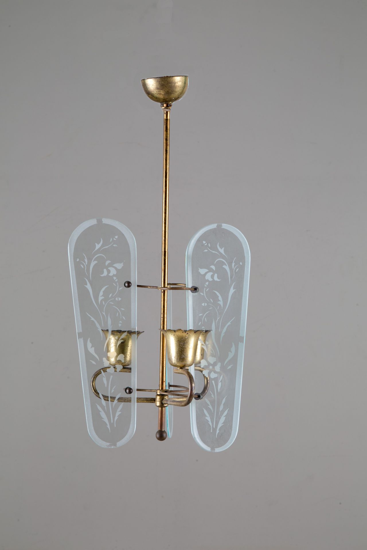 Three light chandelier 三灯黄铜吊灯，酸蚀玻璃。1960s.有磨损痕迹。高约 50 厘米。