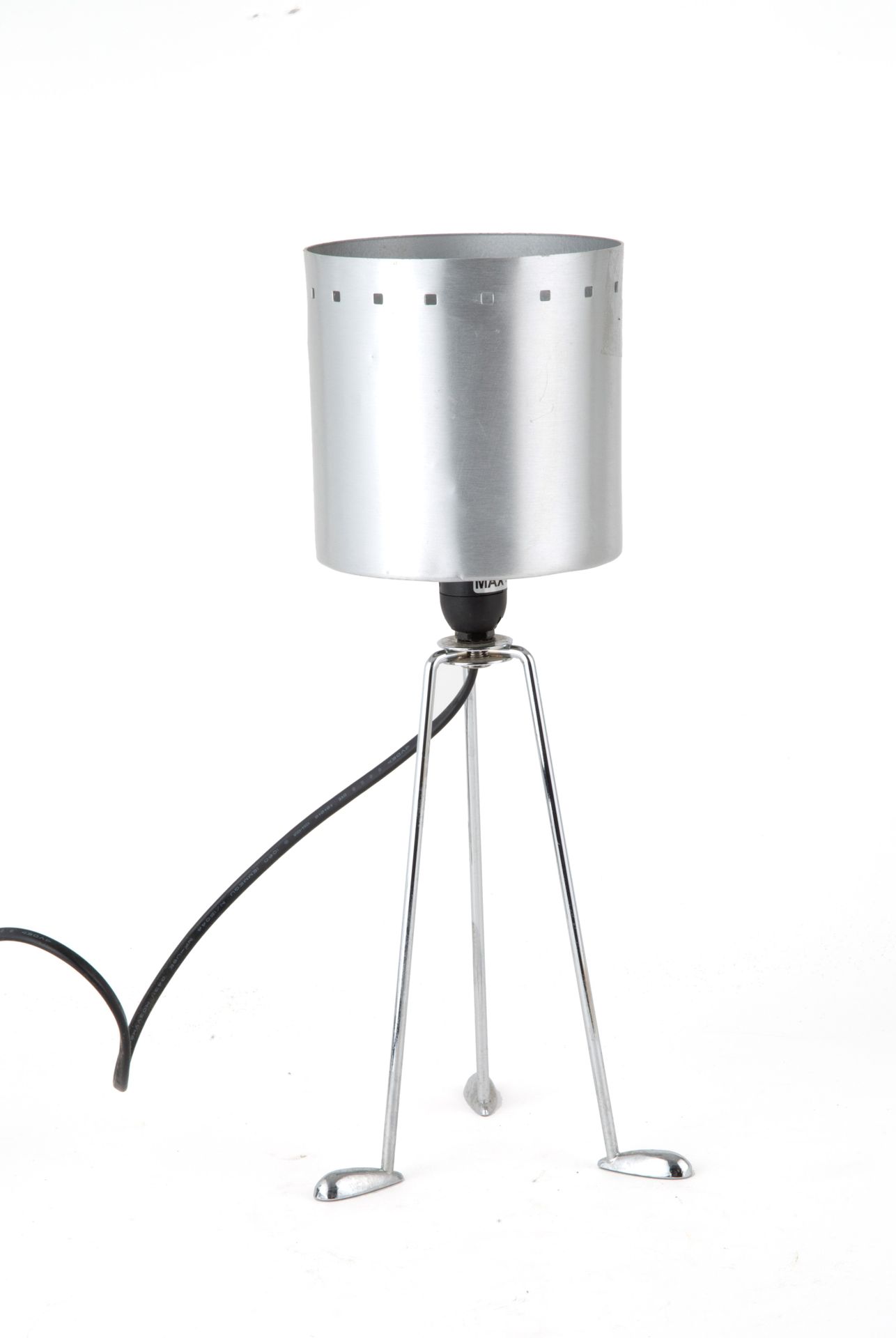 Table lamp in satin aluminum Lampe de table en métal à trois pieds avec diffuseu&hellip;