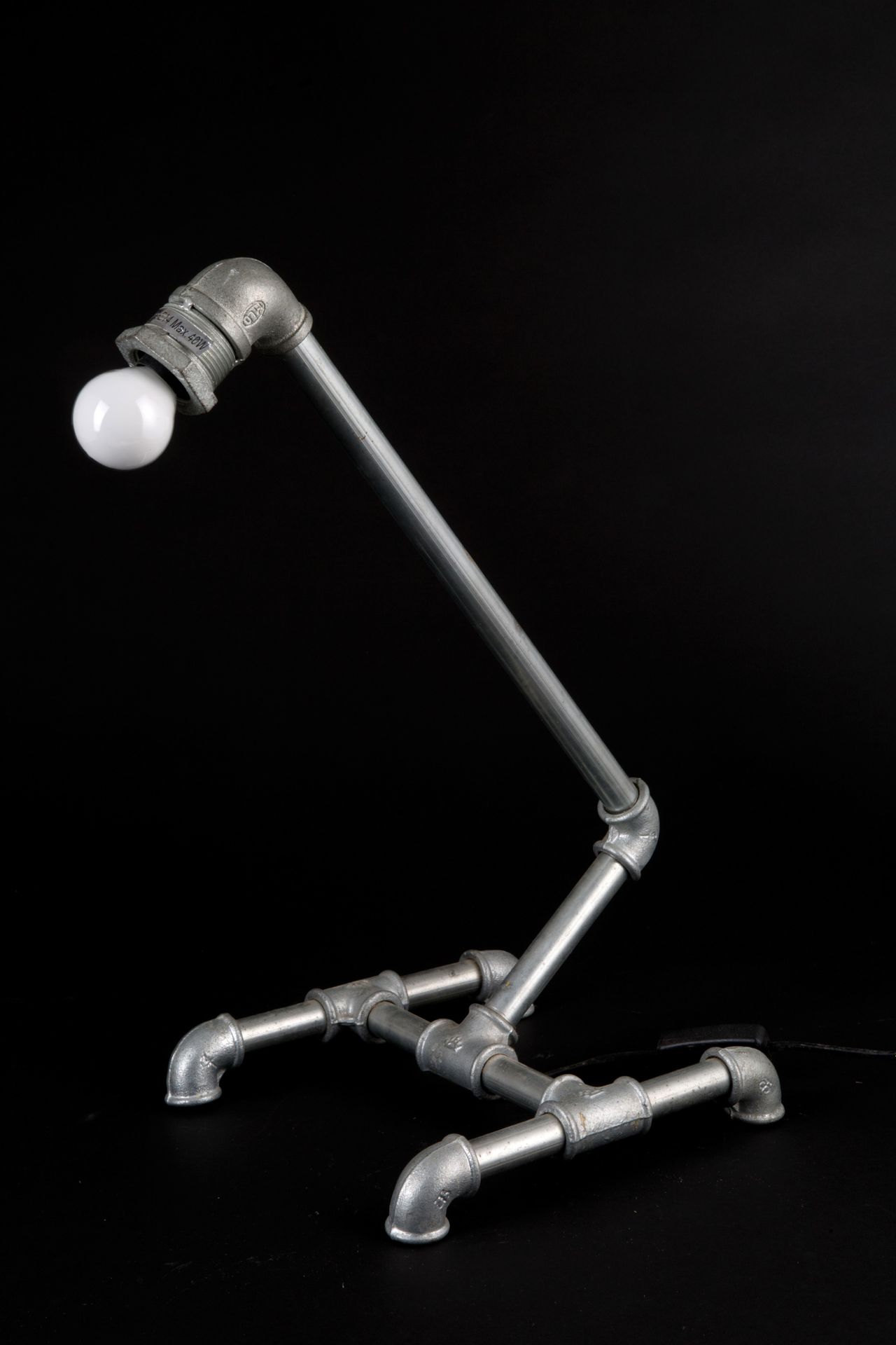 Metal table lamp Lampe à poser en métal. 46x24x35 cm env.