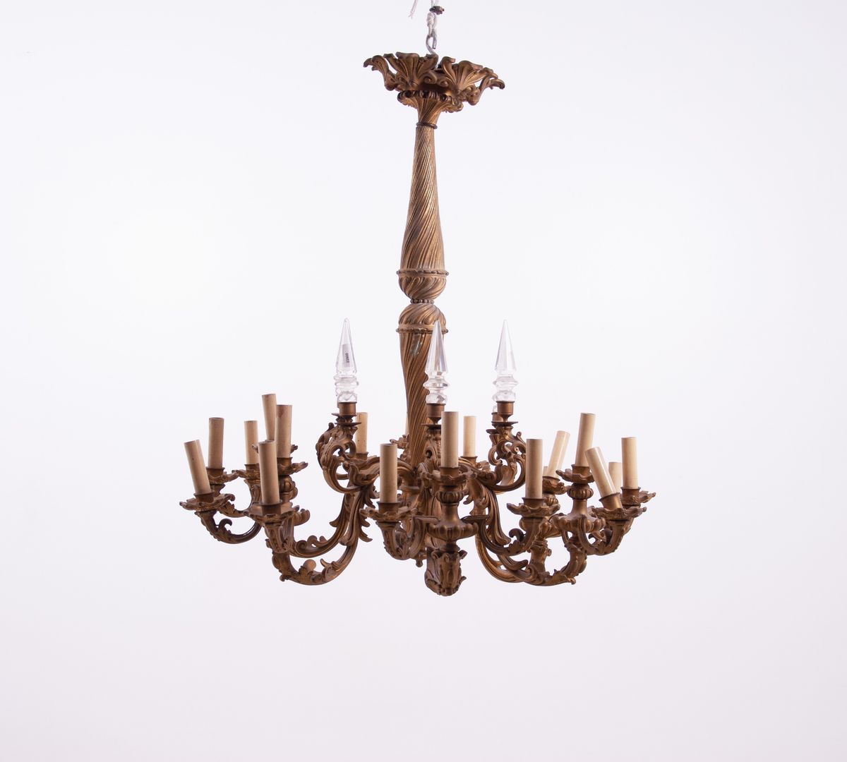 Bronze chandelier Lustre en bronze à dix-huit lumières. Début du 20e siècle. H e&hellip;