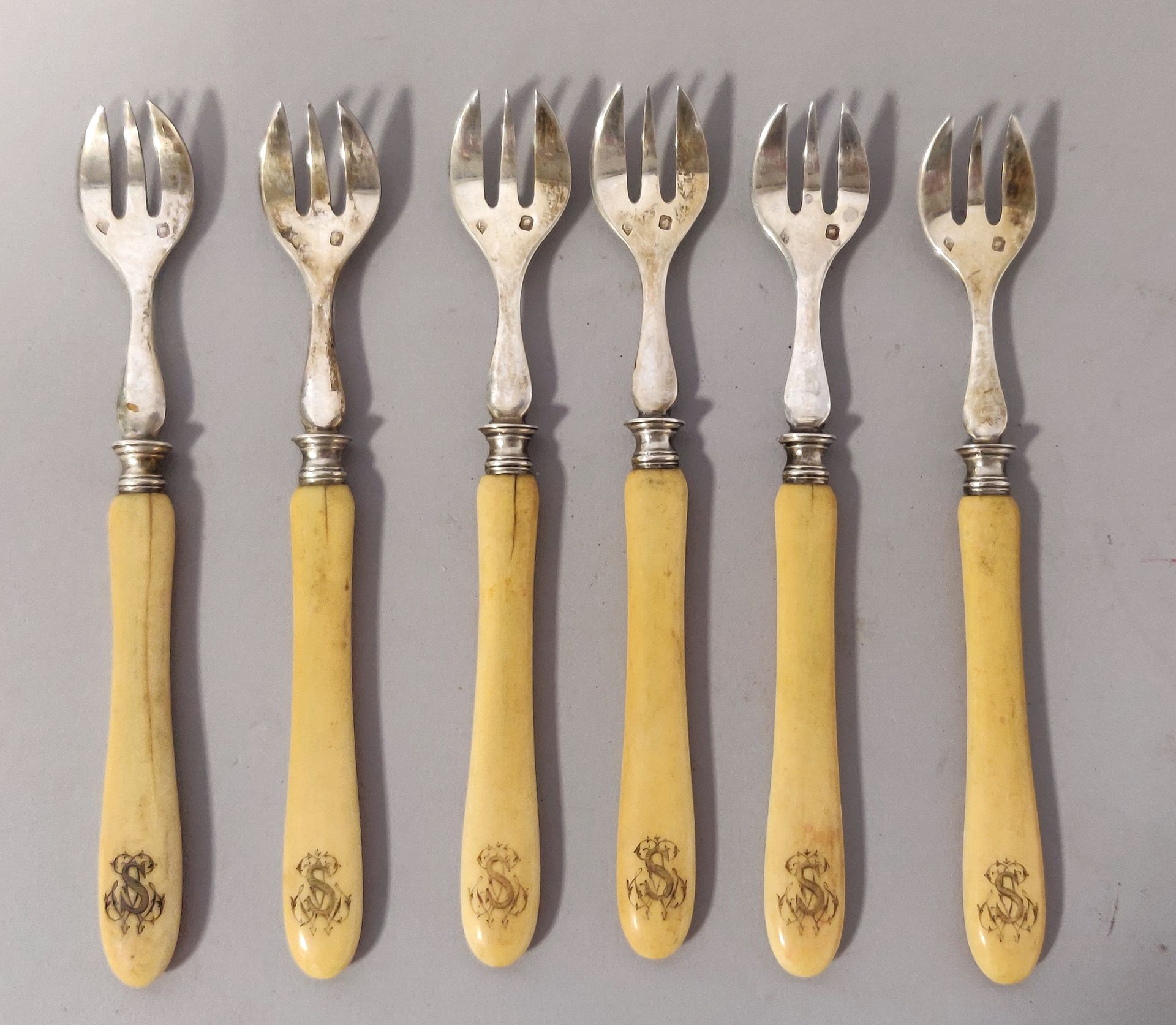 Null Set of six small silver FORKS with bone handles. Hallmark Minerve 1st title&hellip;