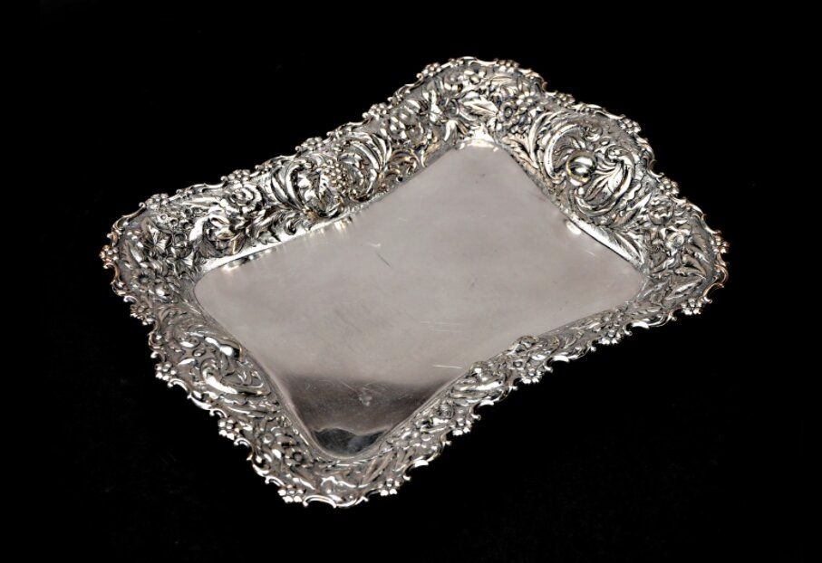 Null 
TIFFANY & CO. Rectangular silver plated plate resting on four flattened ba&hellip;